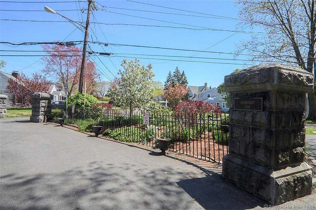 36 Shorefront Park