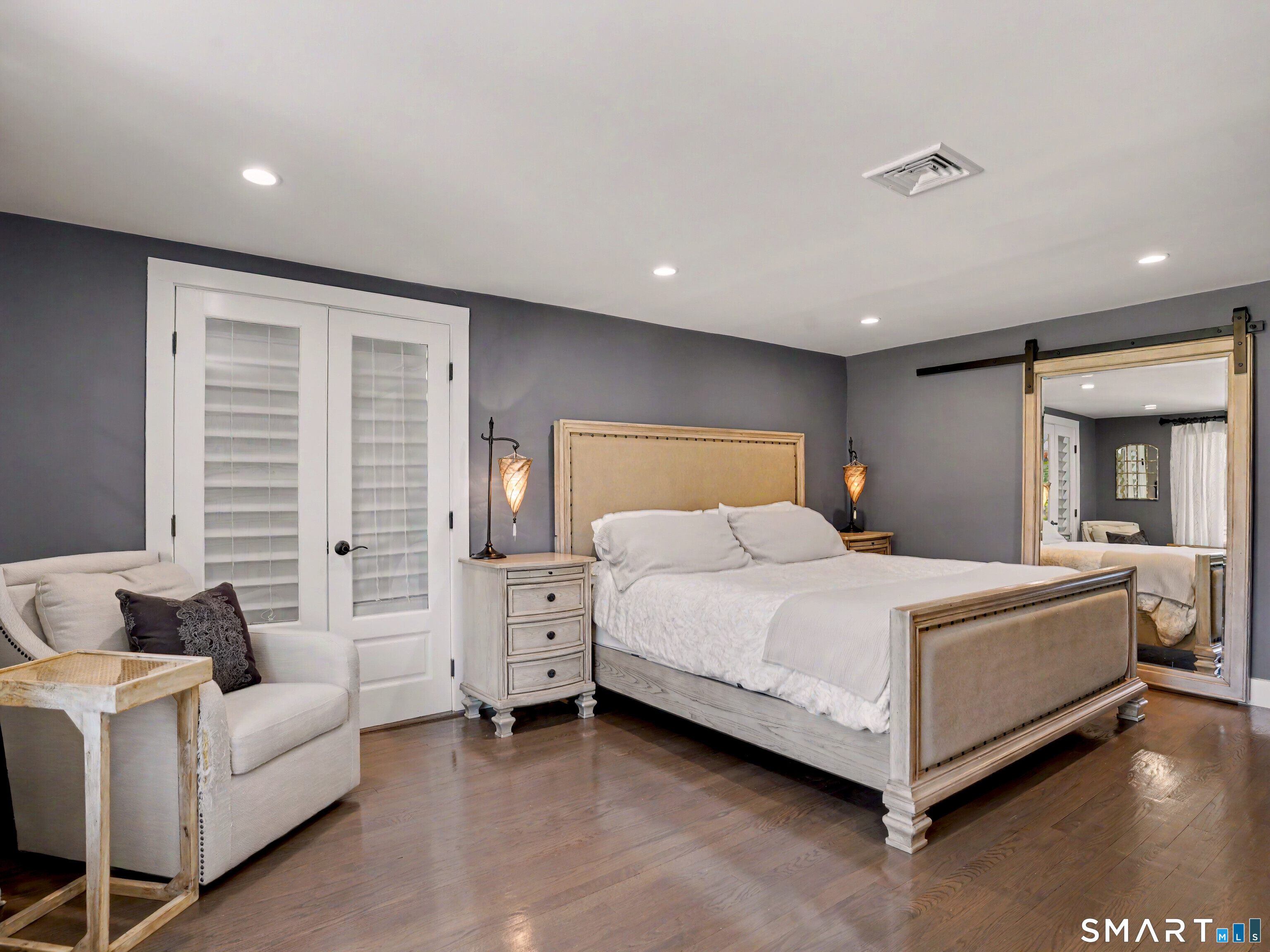 10 Shorefront Park