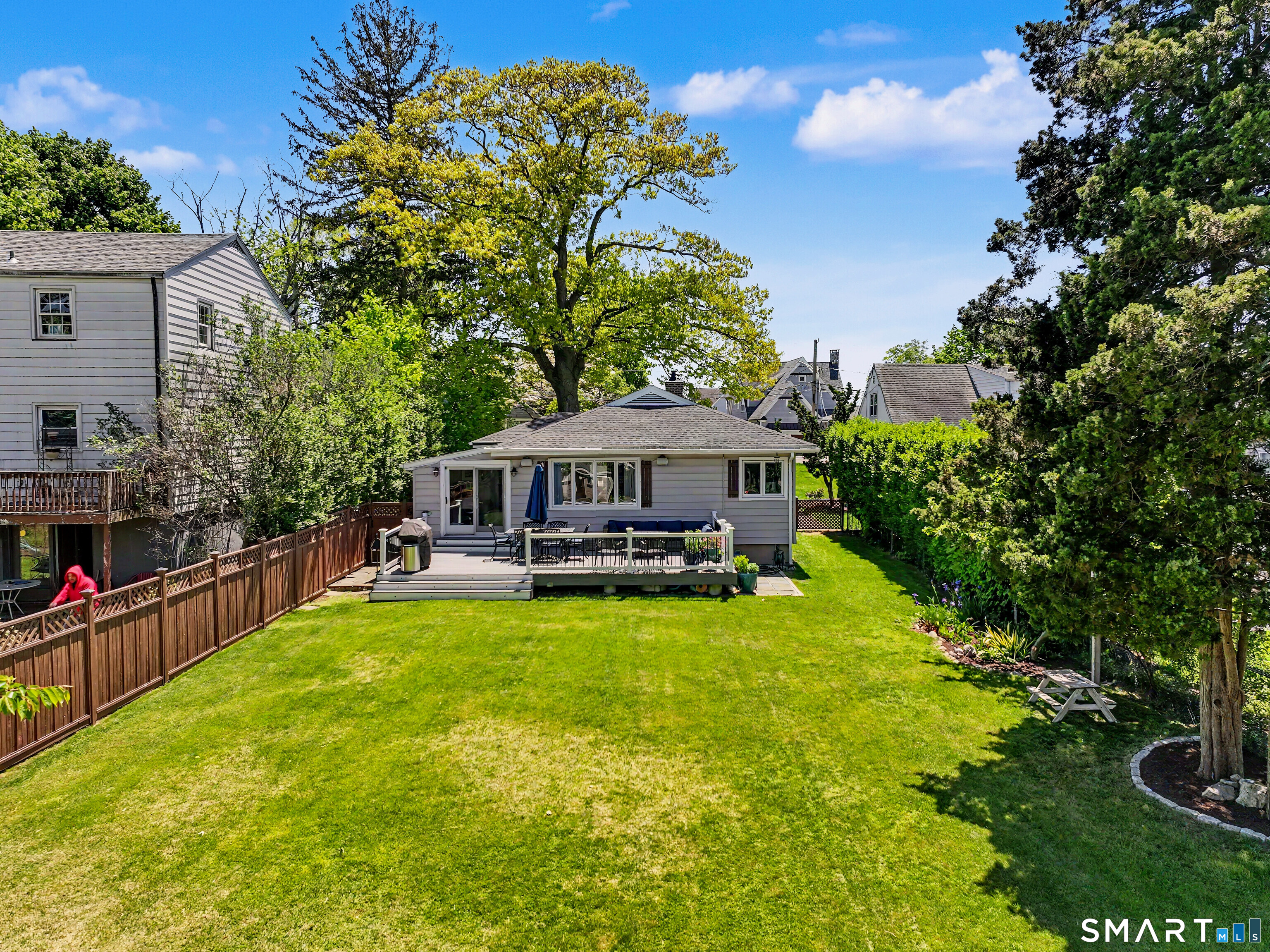 10 Shorefront Park