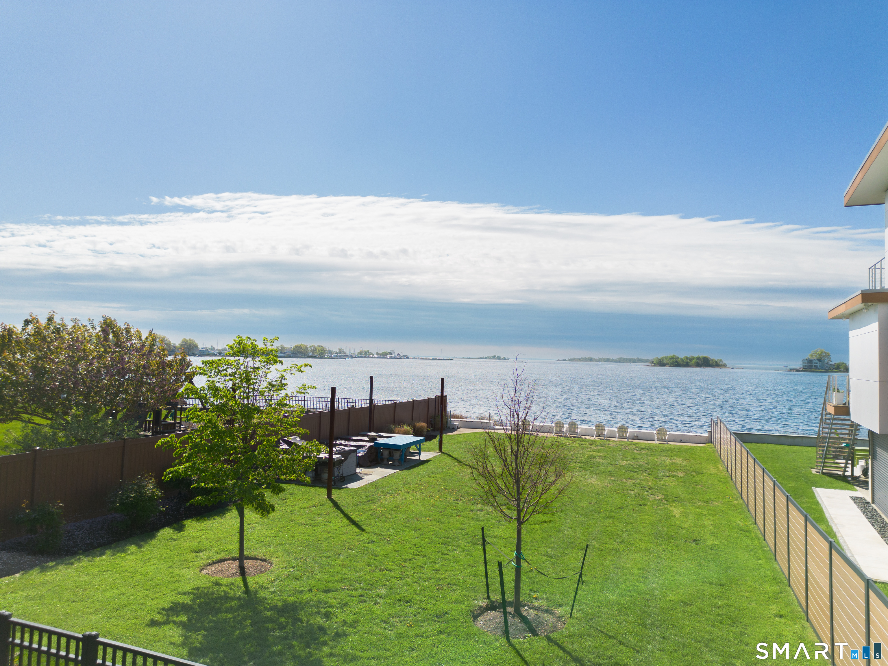 10 Shorefront Park