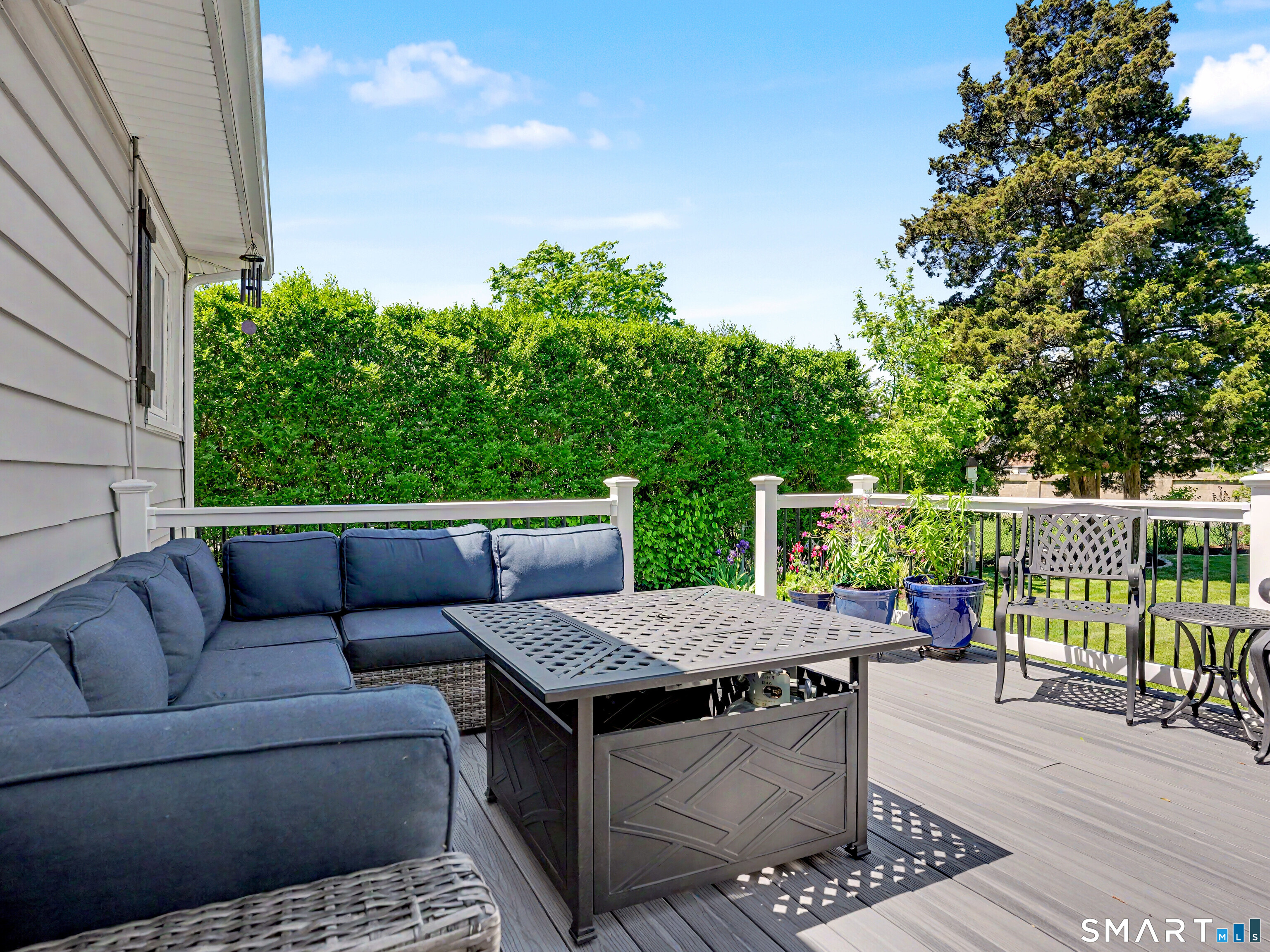 10 Shorefront Park