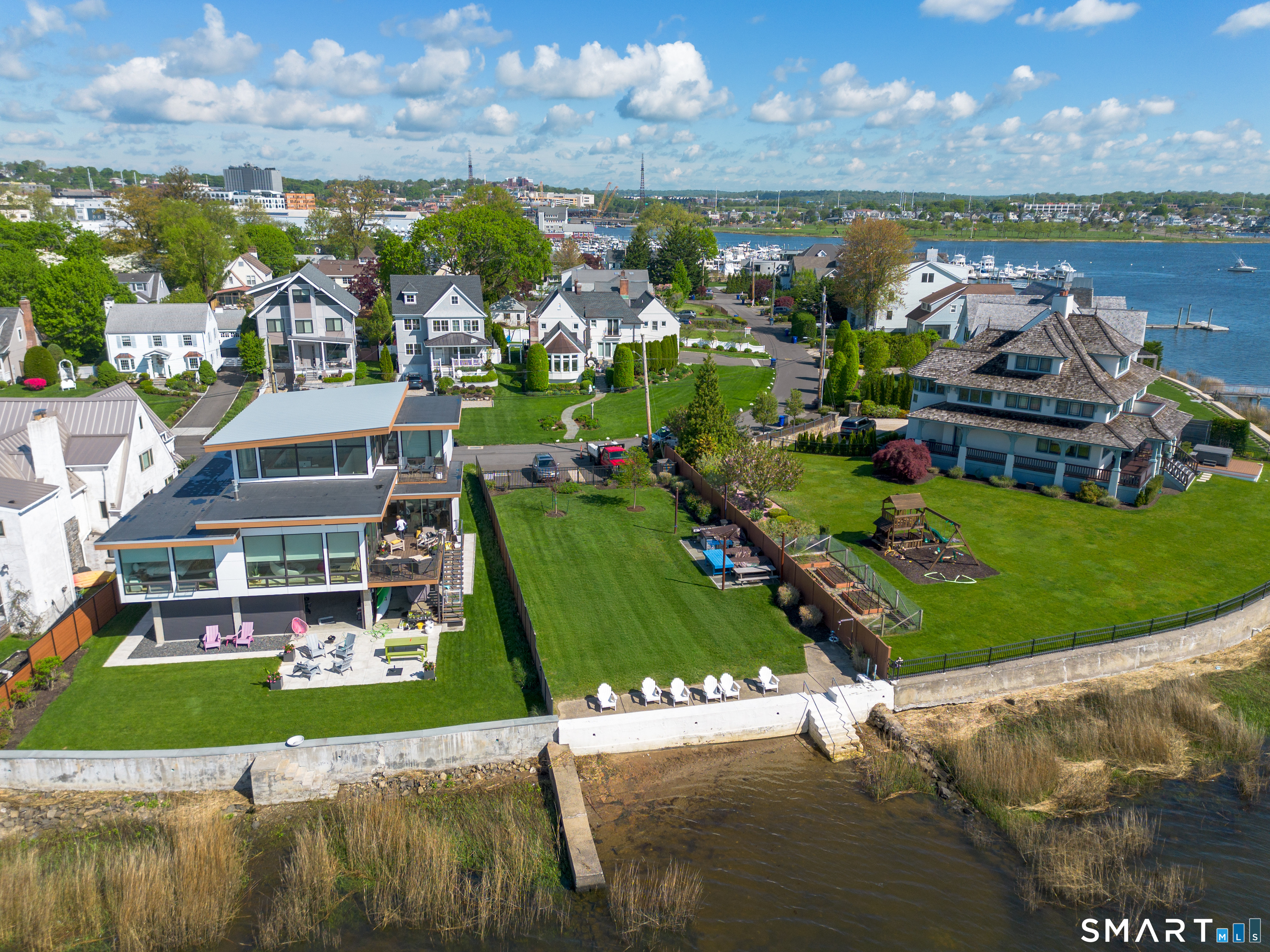 10 Shorefront Park