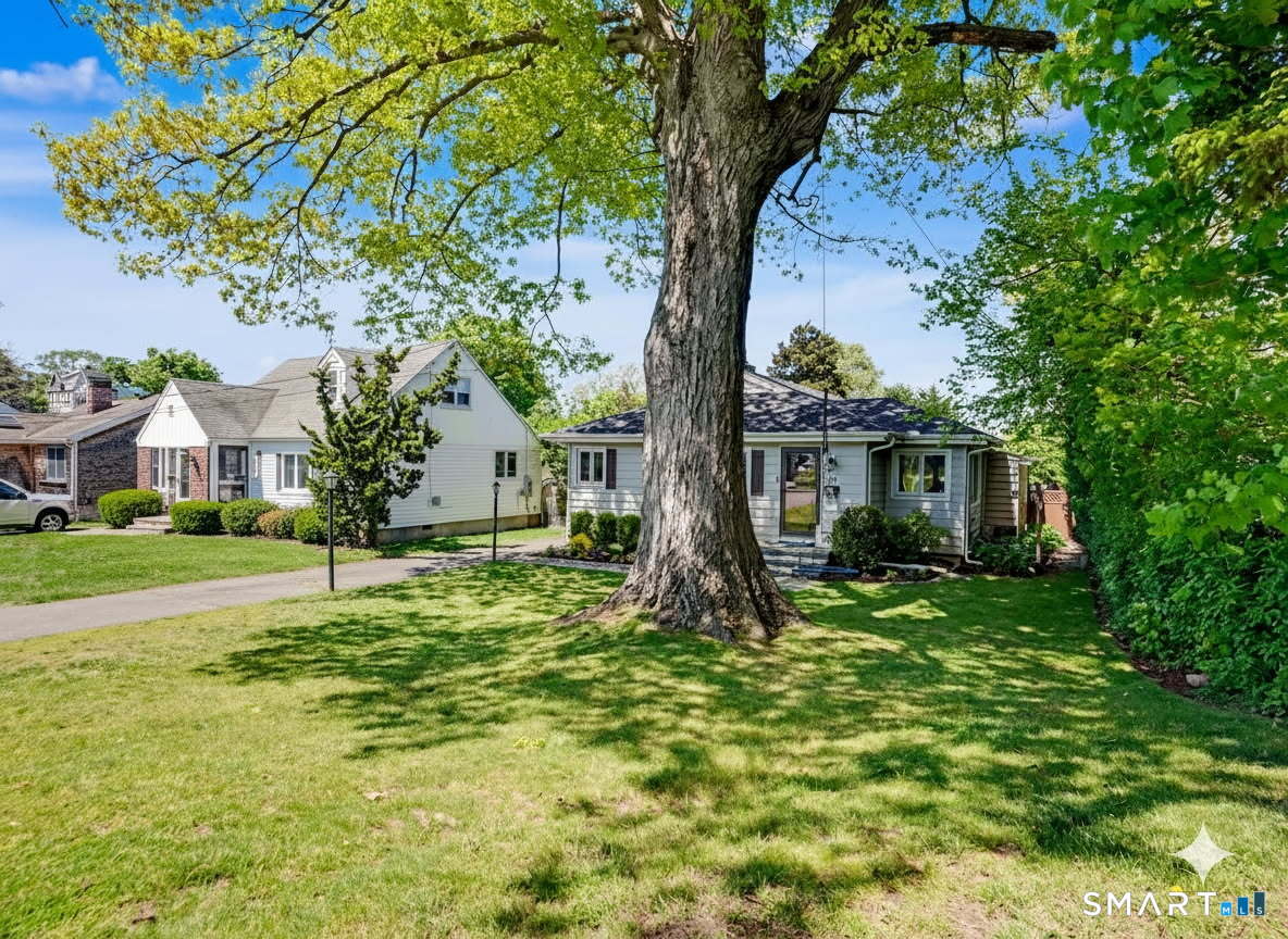 10 Shorefront Park