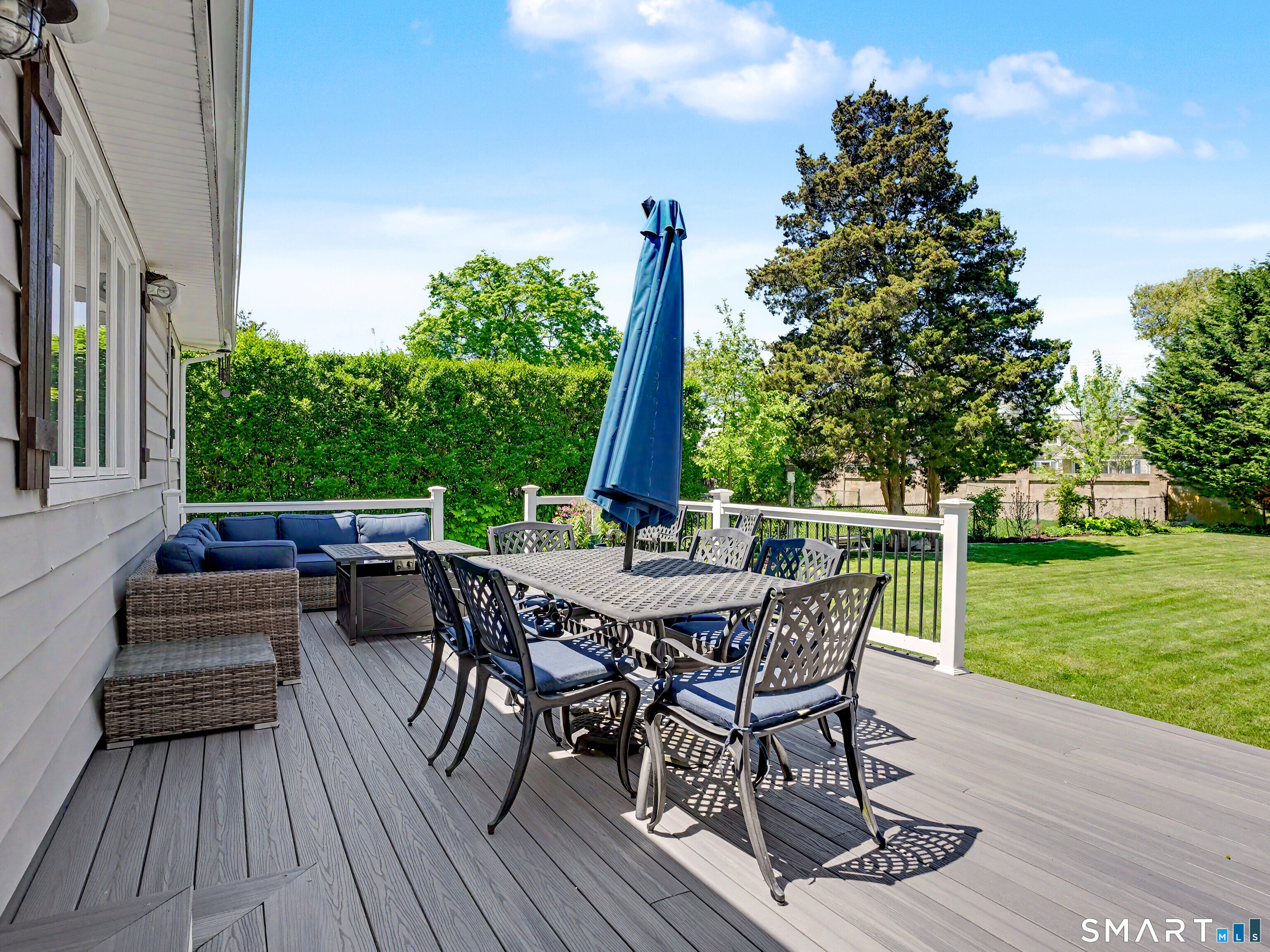 10 Shorefront Park
