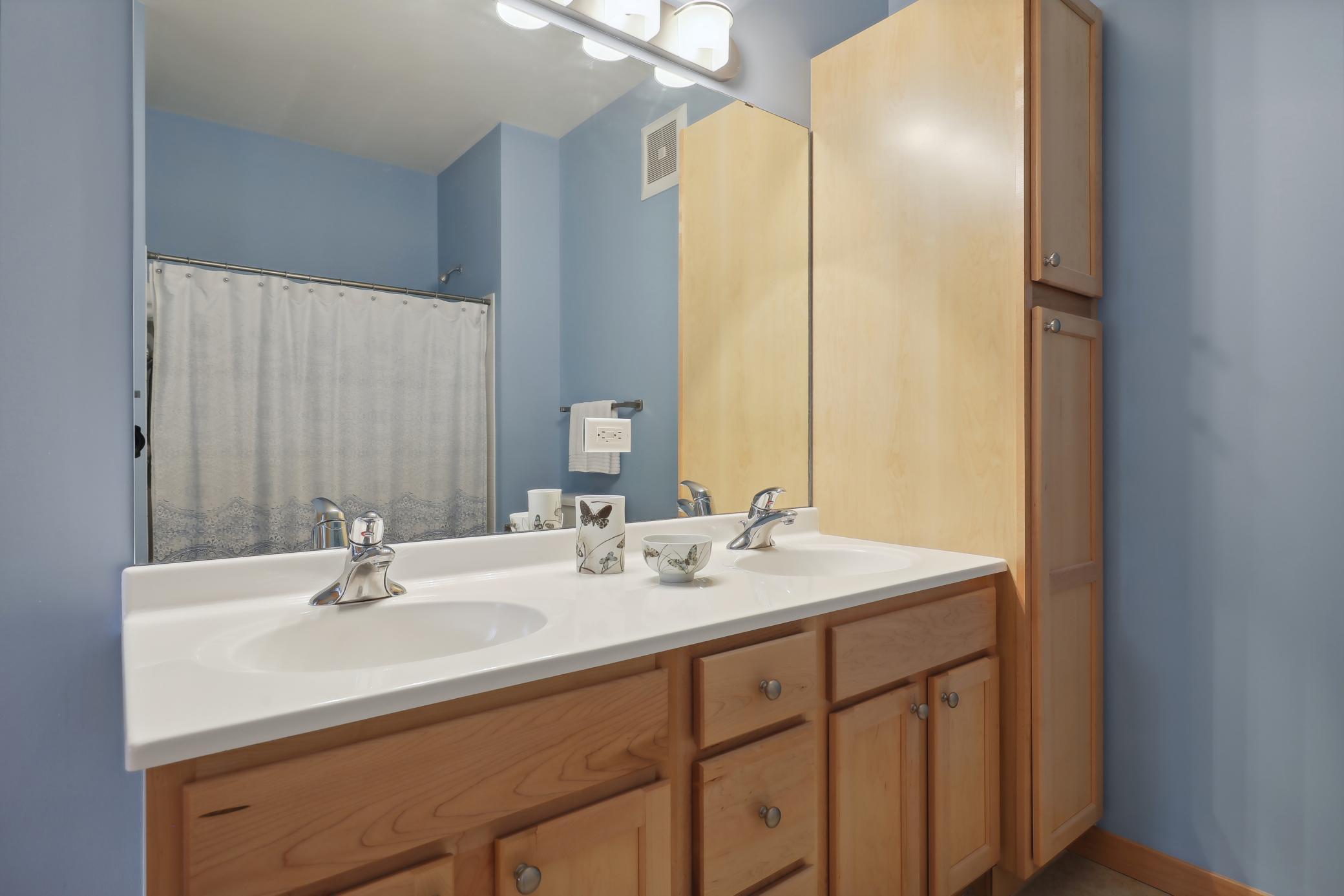 820 Emerald Street Unit: 404