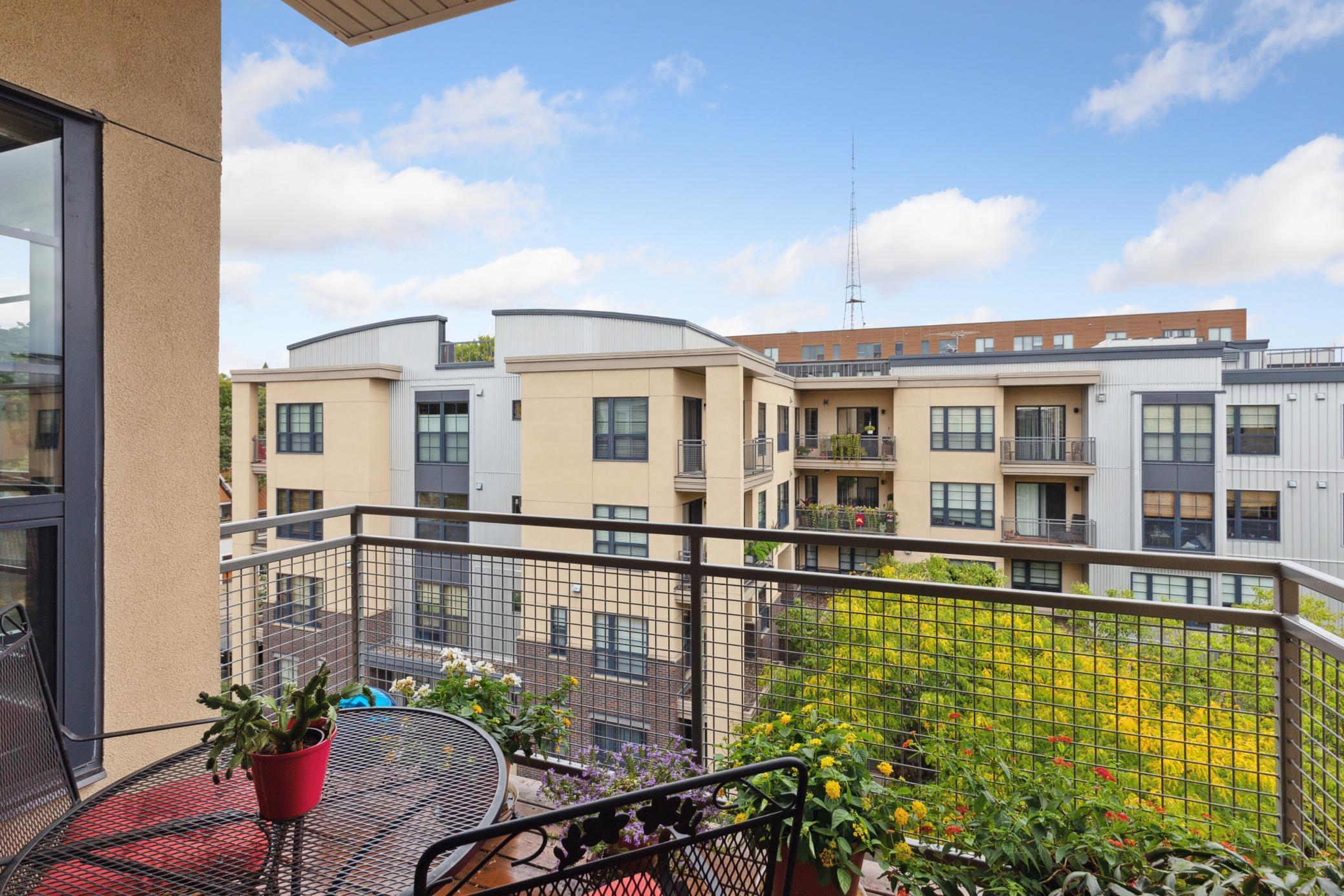 820 Emerald Street Unit: 404