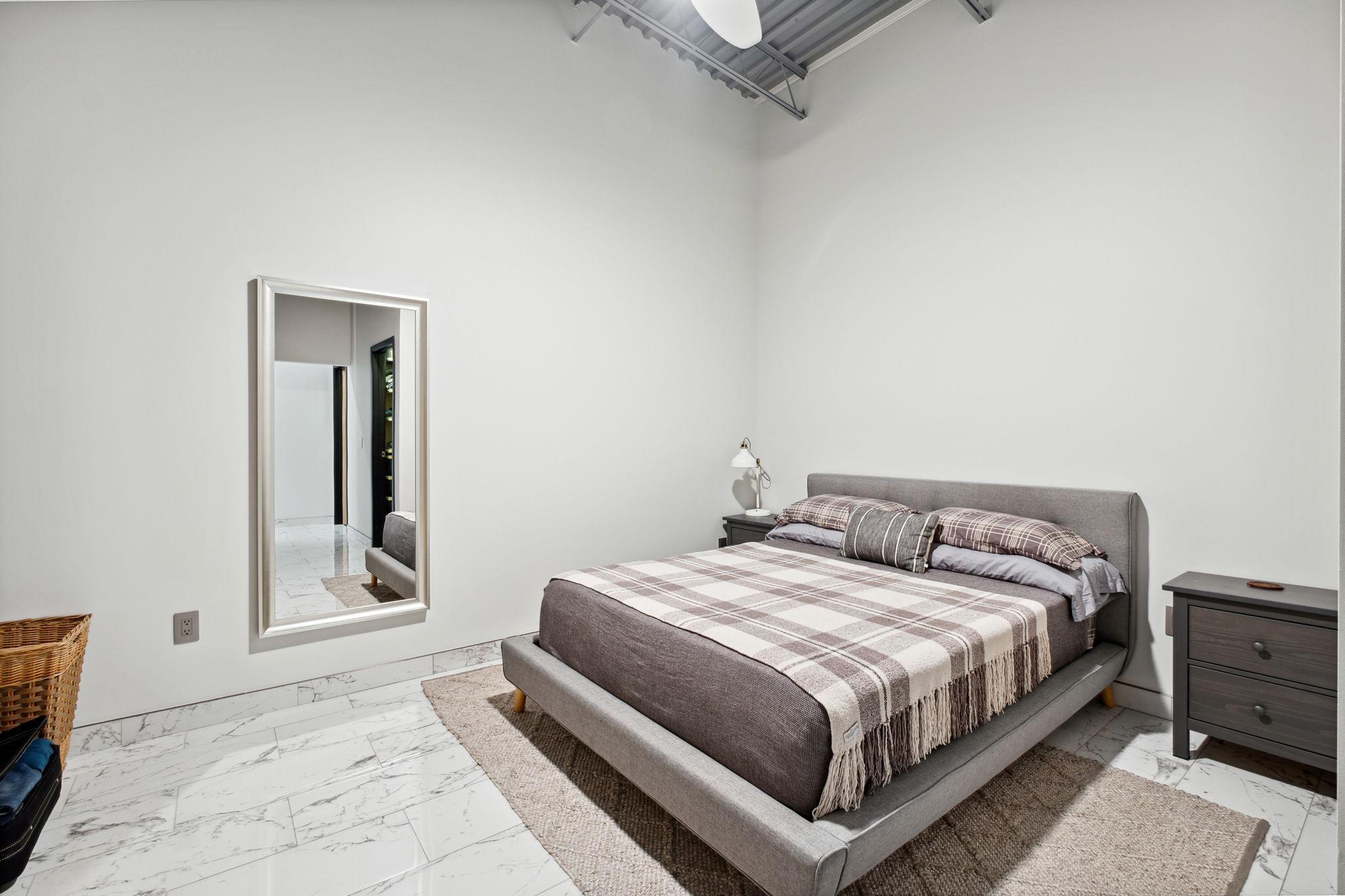 1701 Madison Street NE Unit: 404