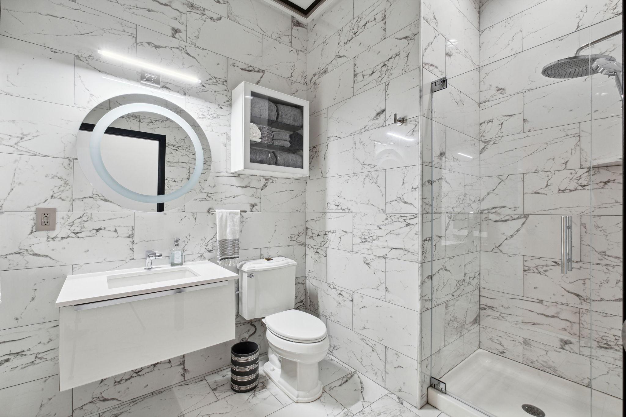 1701 Madison Street NE Unit: 404