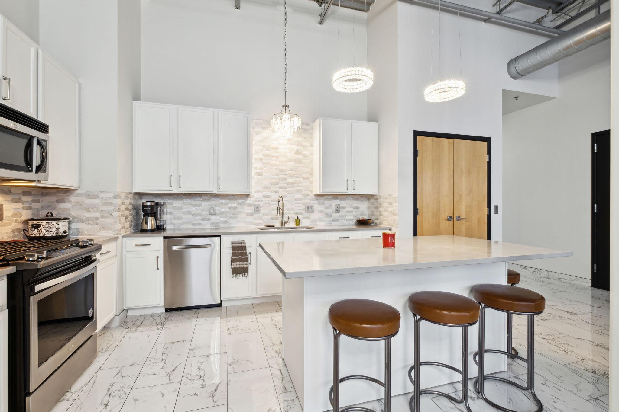 1701 Madison Street NE Unit: 404