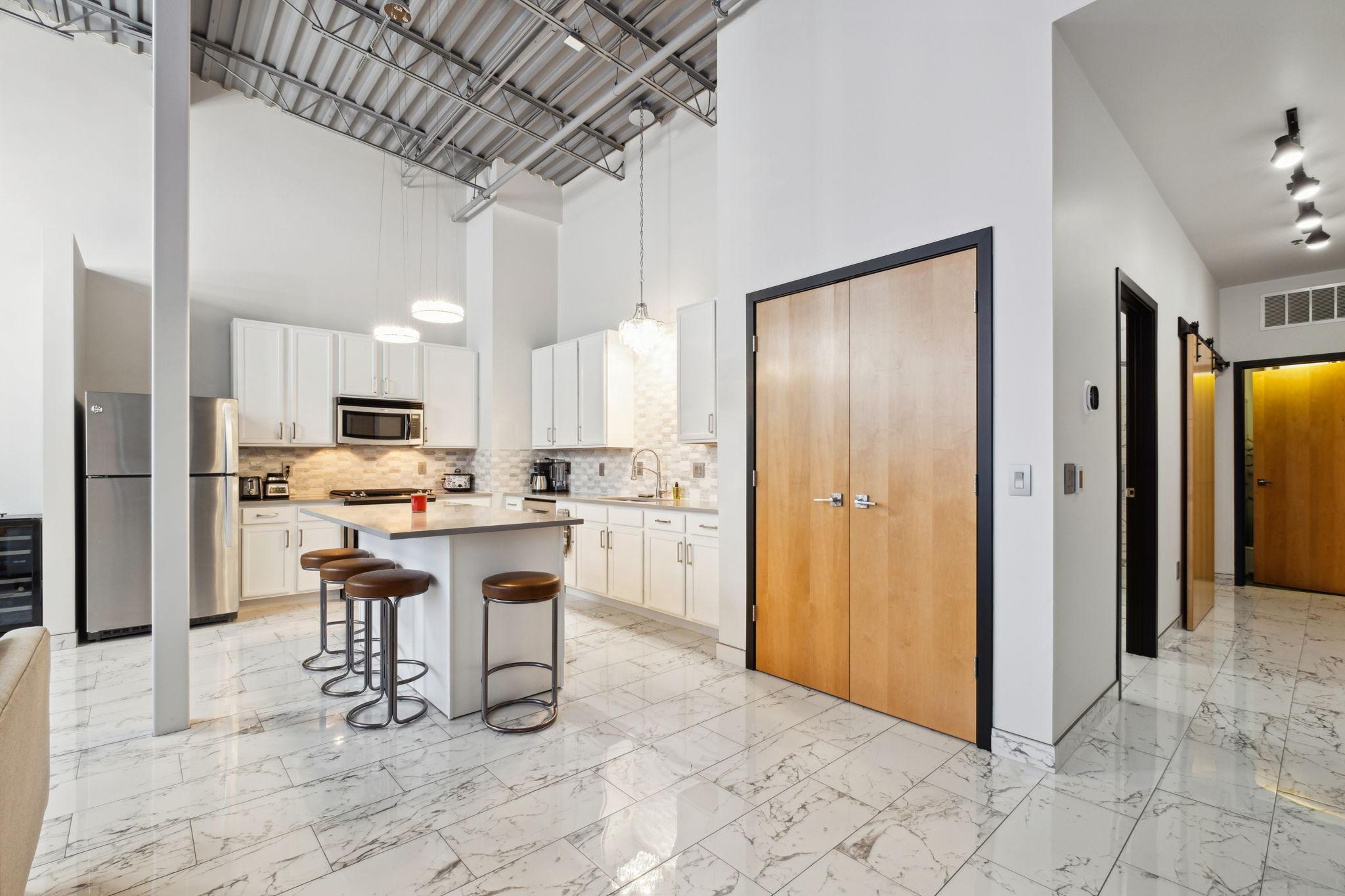 1701 Madison Street NE Unit: 404