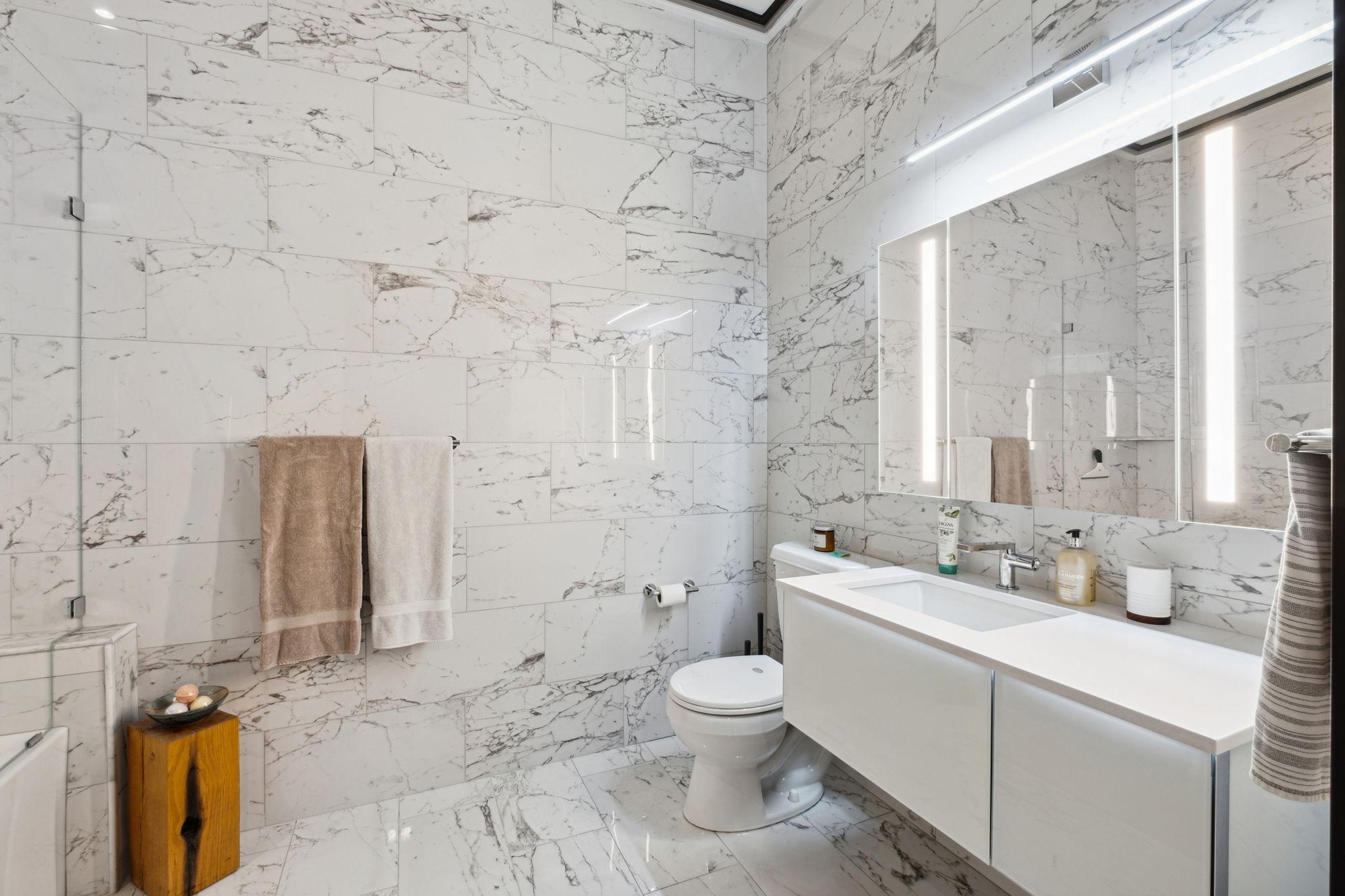 1701 Madison Street NE Unit: 404