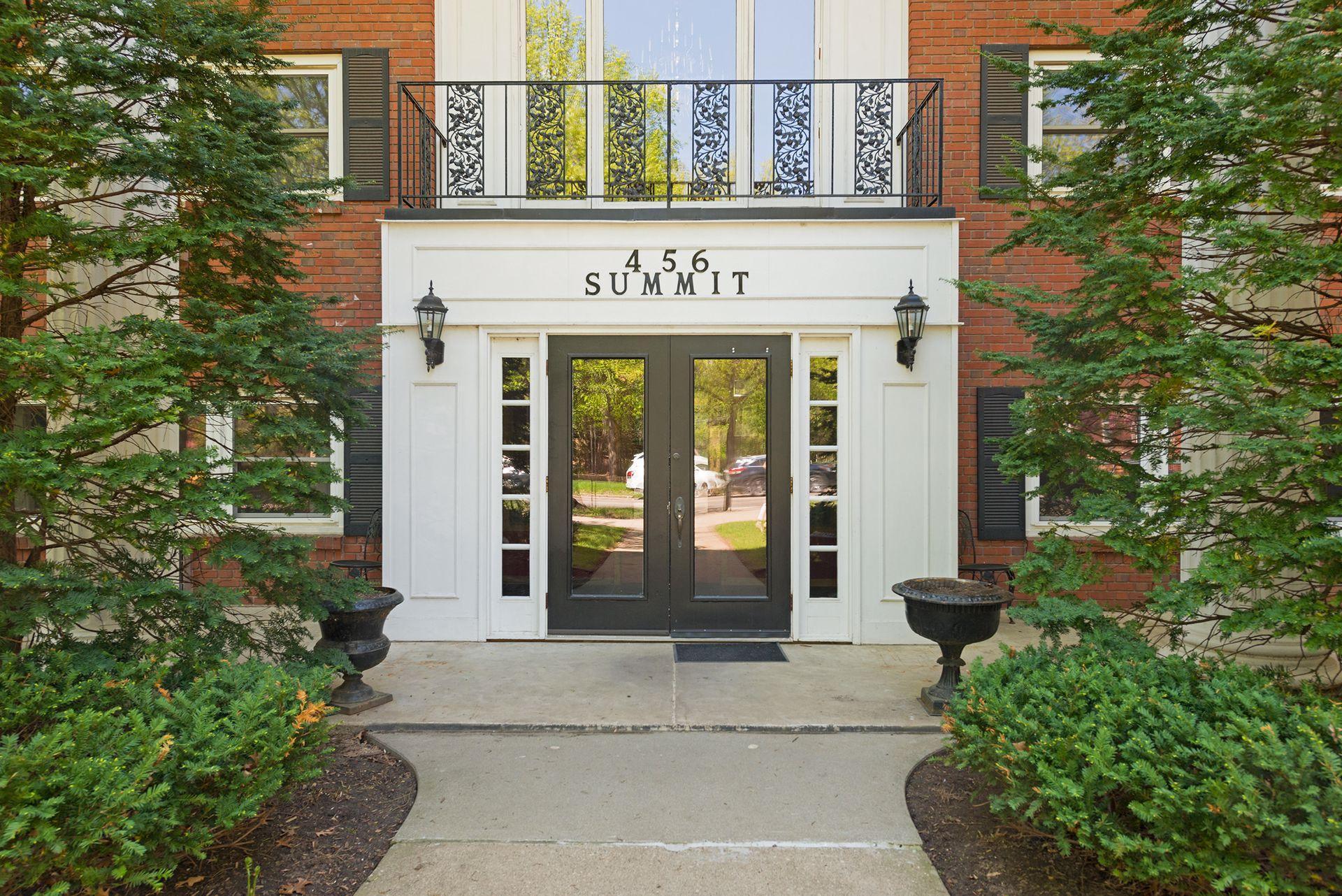 456 Summit Avenue Unit: 202