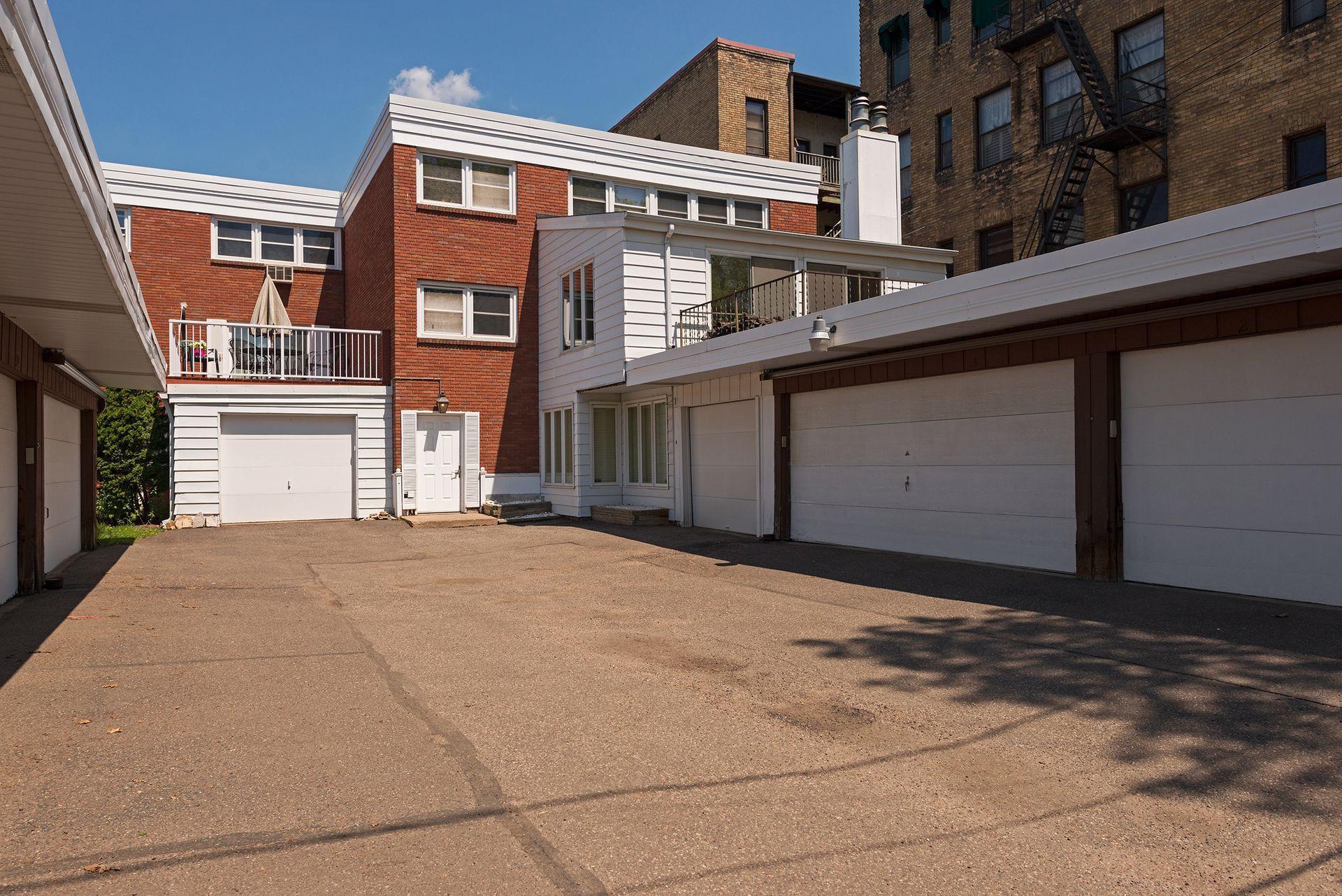 456 Summit Avenue Unit: 202