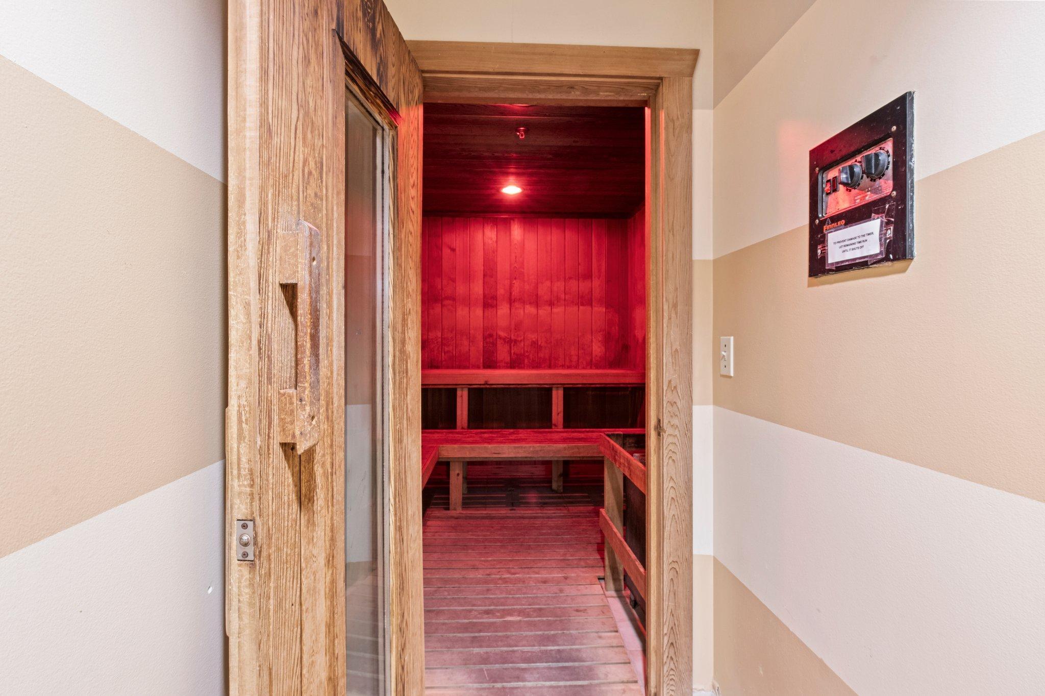 78 10th Street E Unit: 1010