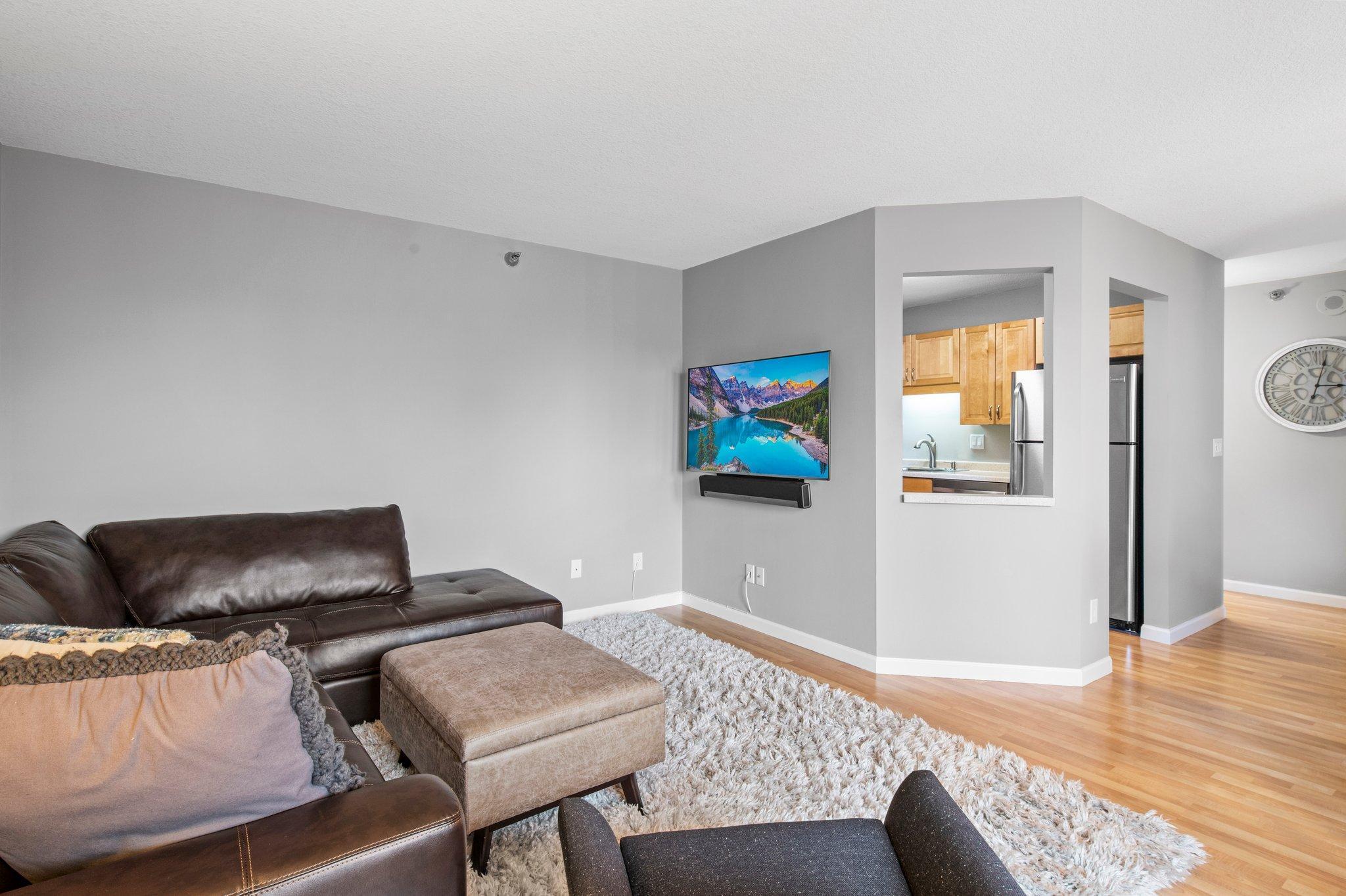78 10th Street E Unit: 1010