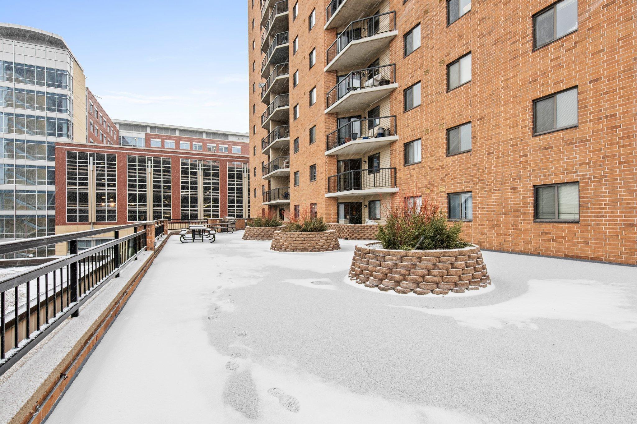 78 10th Street E Unit: 1010