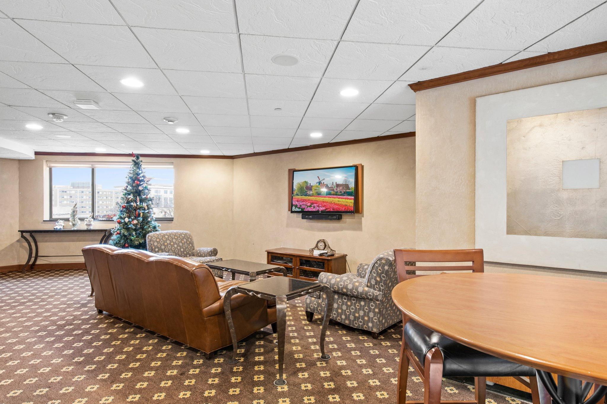 78 10th Street E Unit: 1010