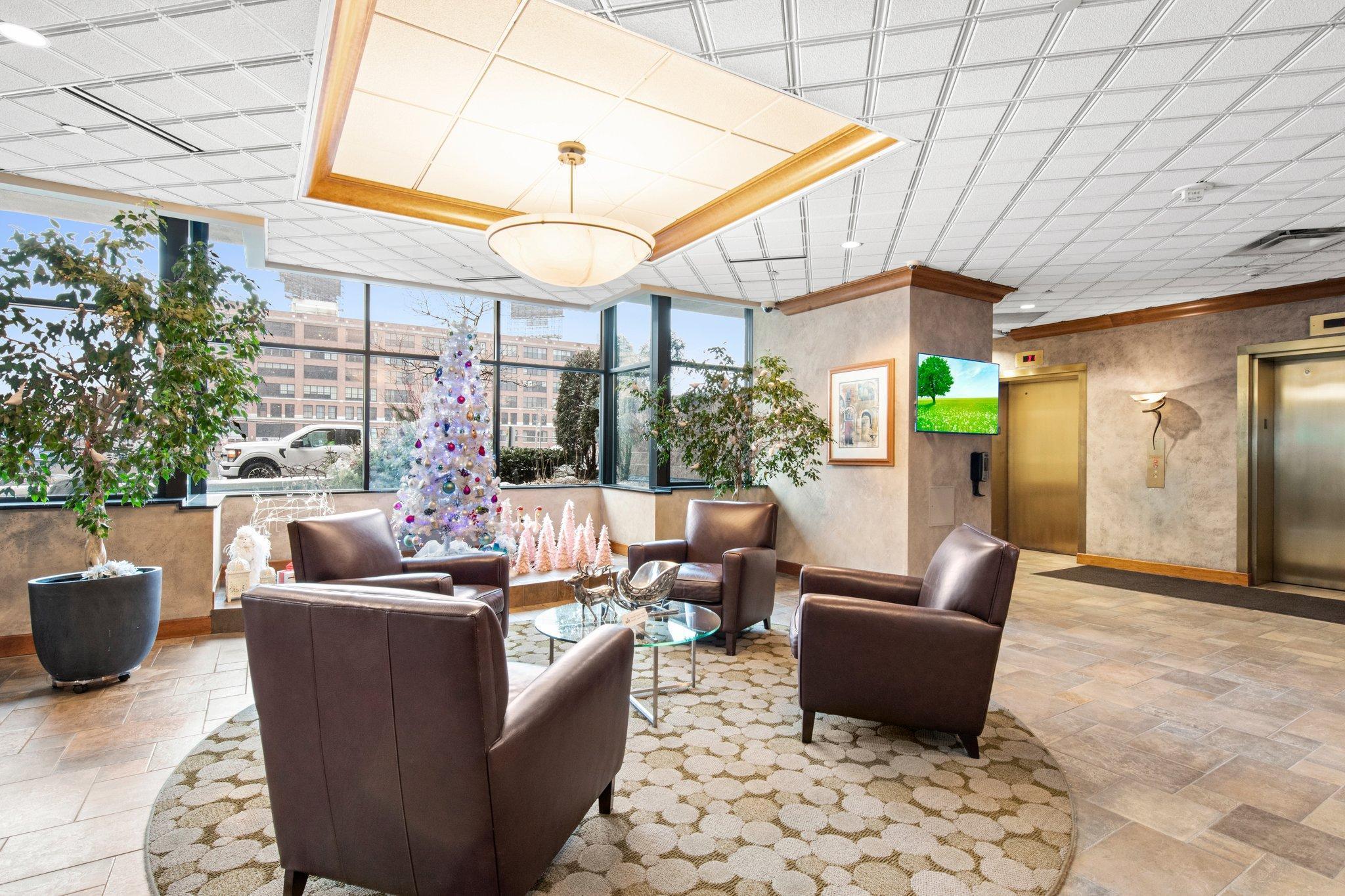 78 10th Street E Unit: 1010