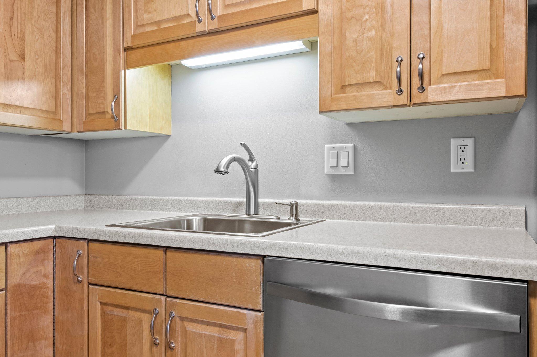 78 10th Street E Unit: 1010
