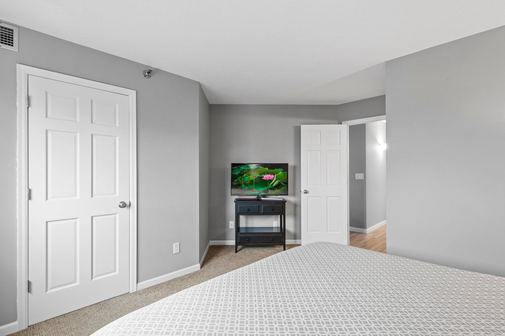 78 10th Street E Unit: 1010