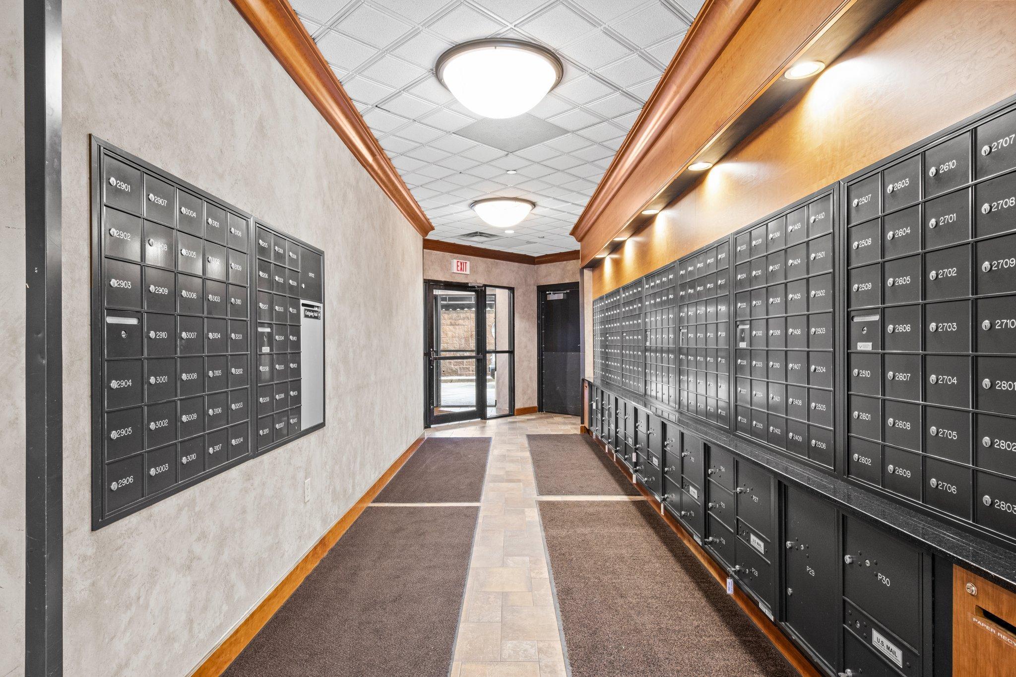 78 10th Street E Unit: 1010