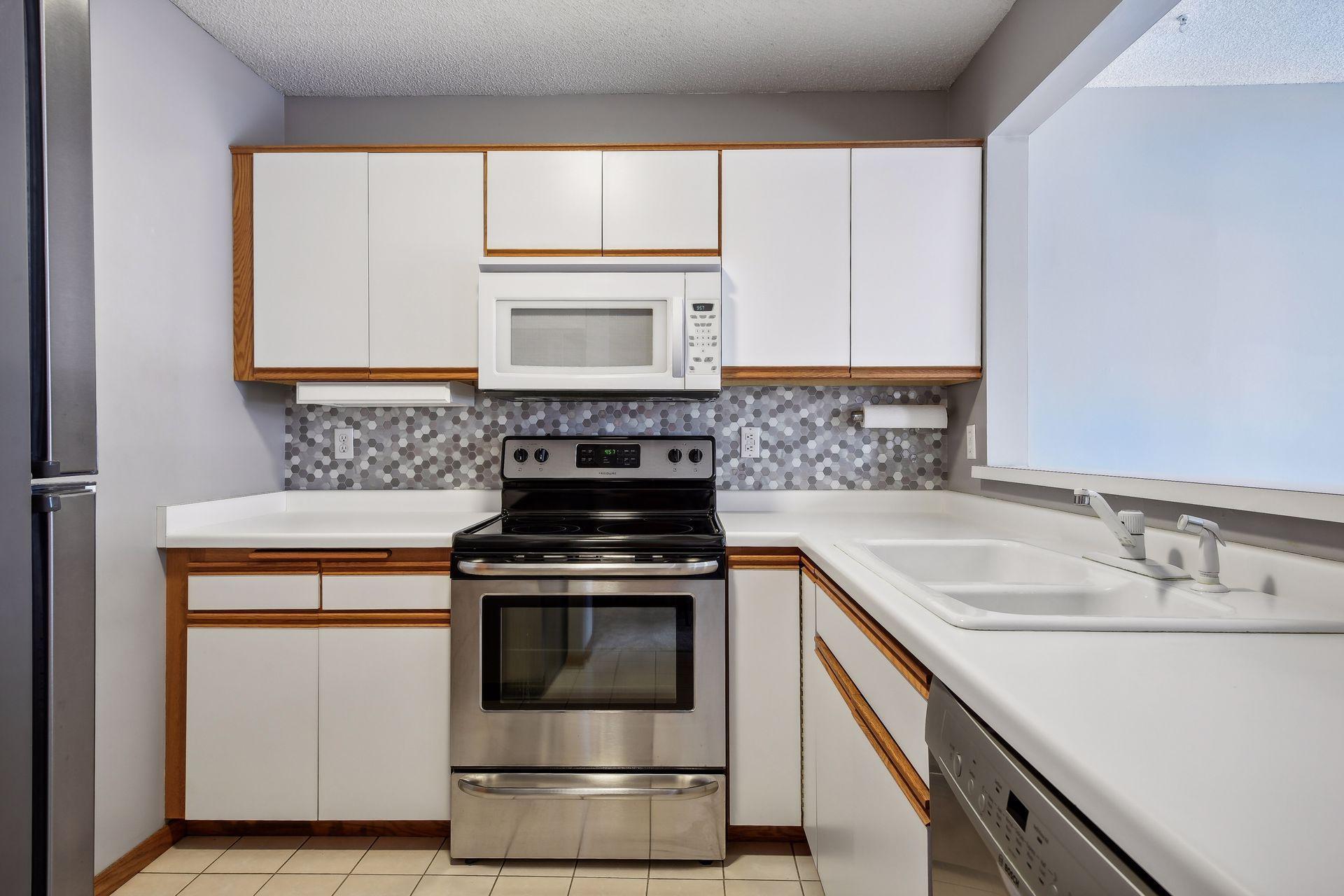 15715 24th Avenue N Unit: G