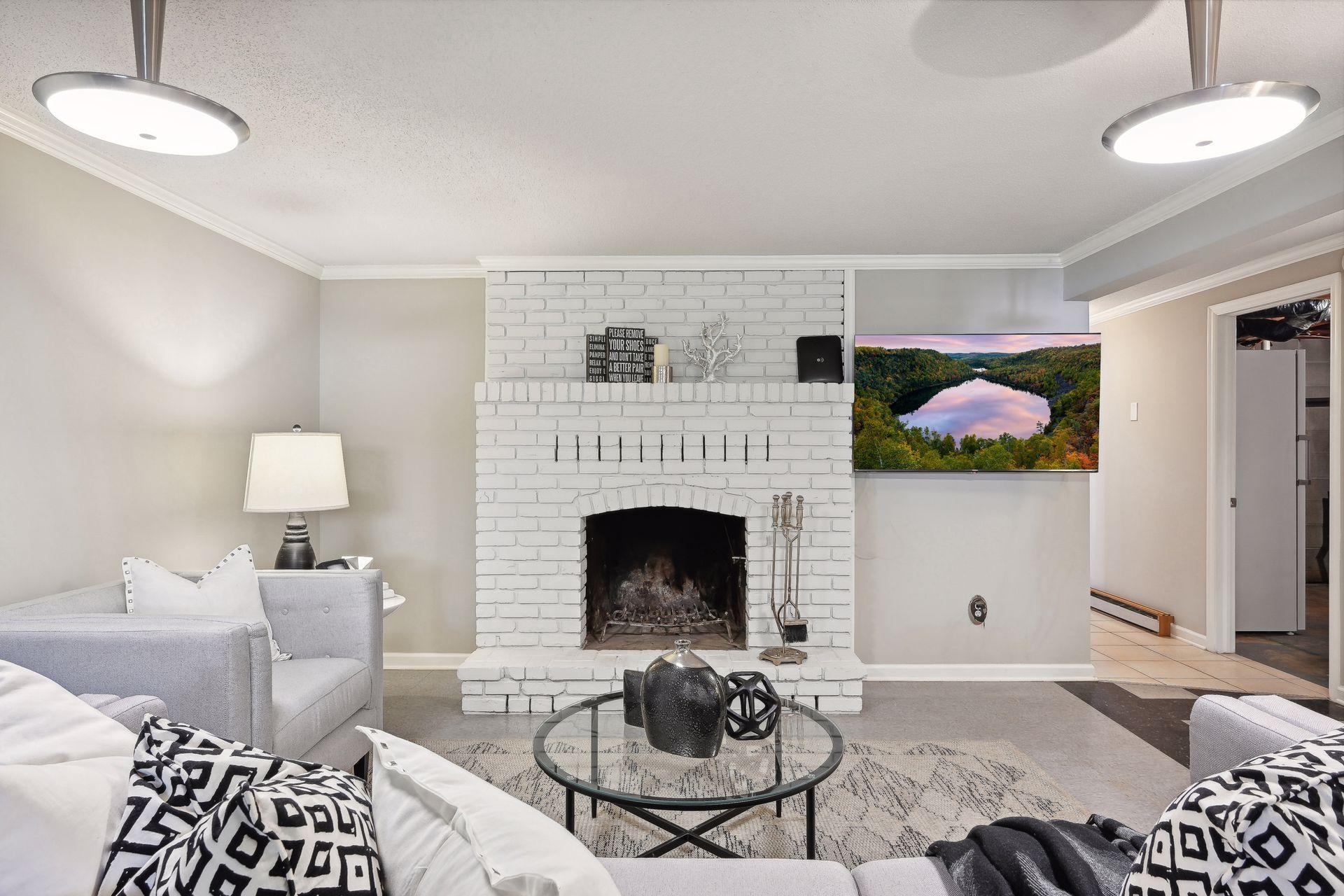 13731 Vinewood Lane N