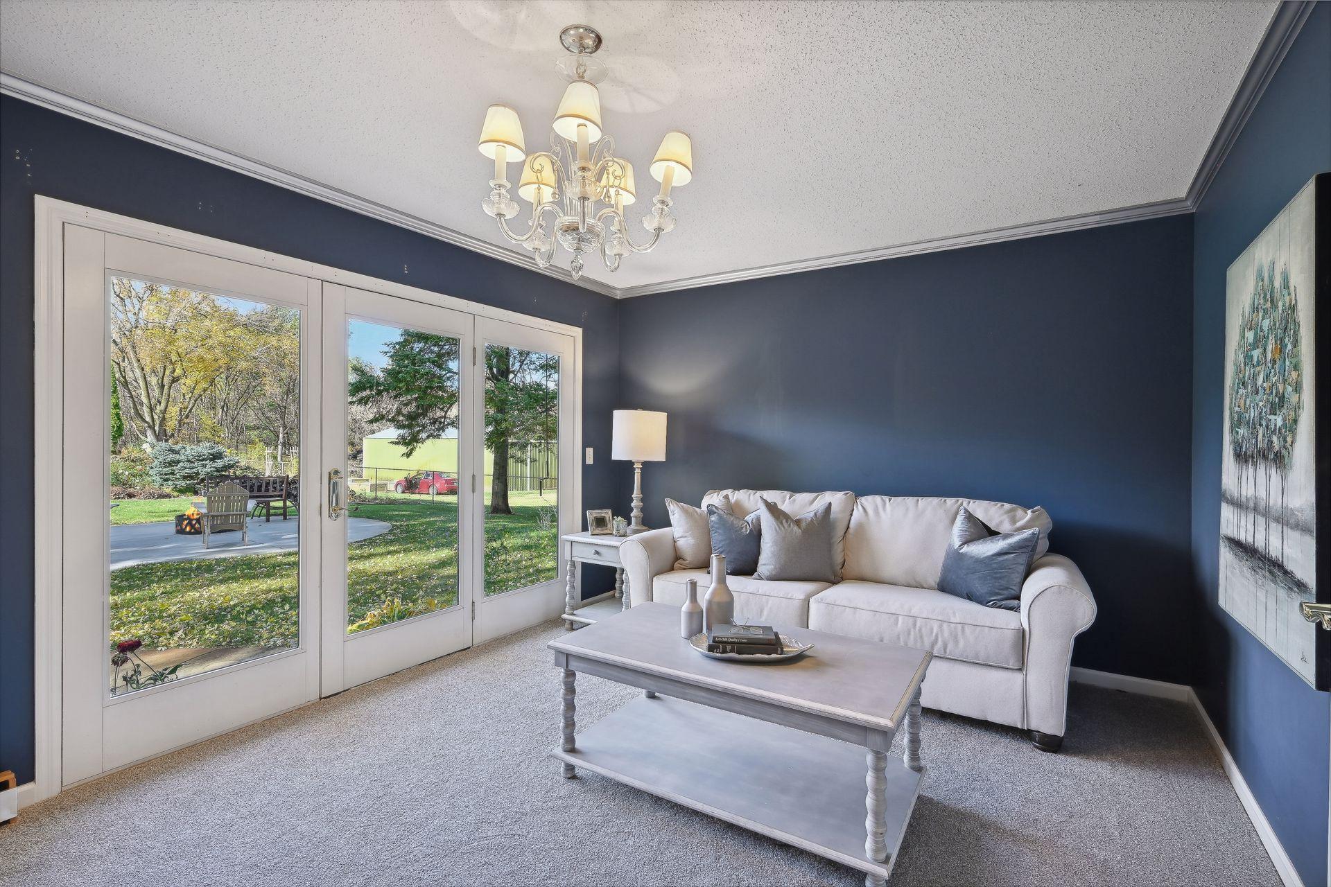 13731 Vinewood Lane N