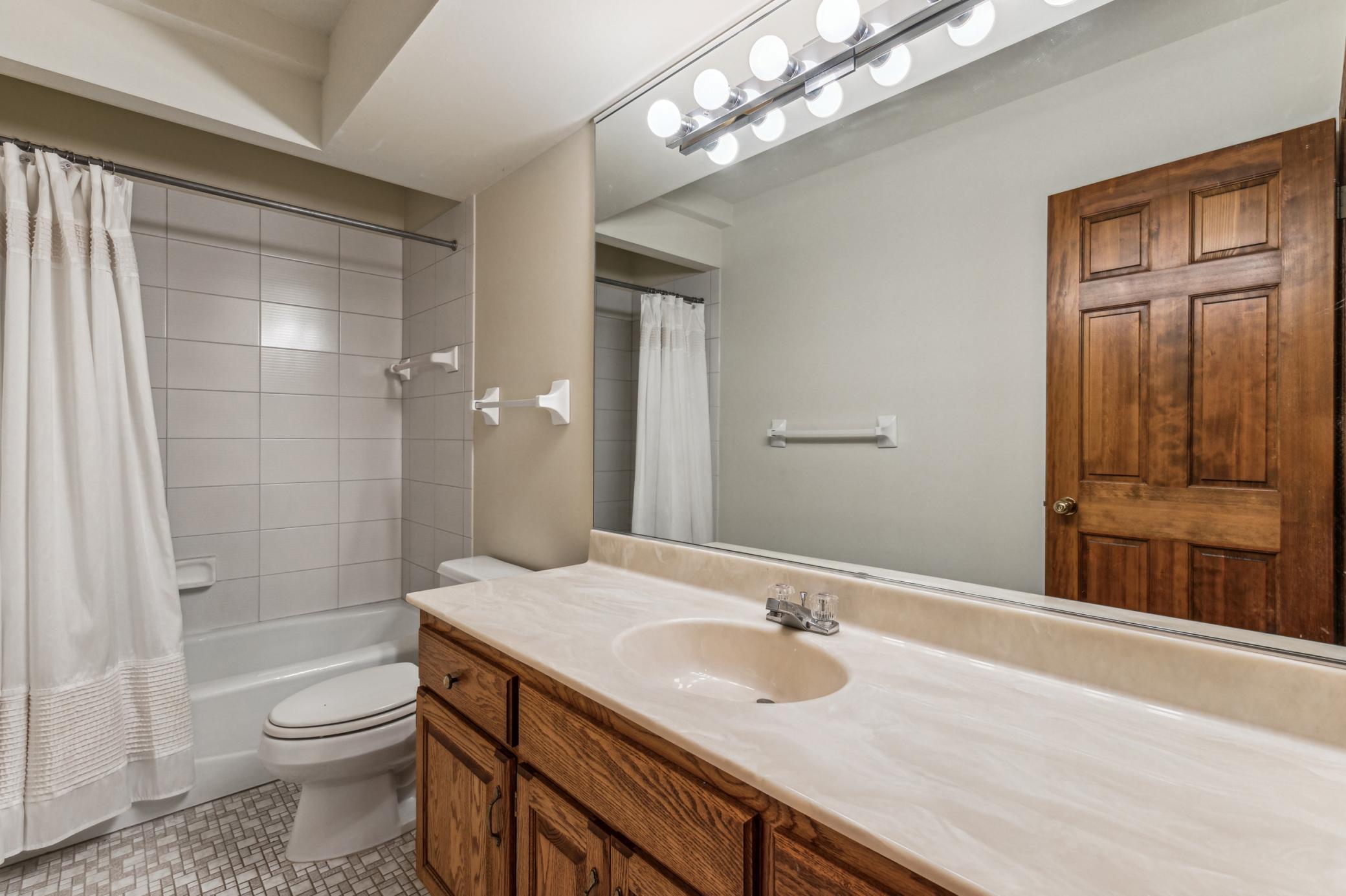 934 S Highview Circle