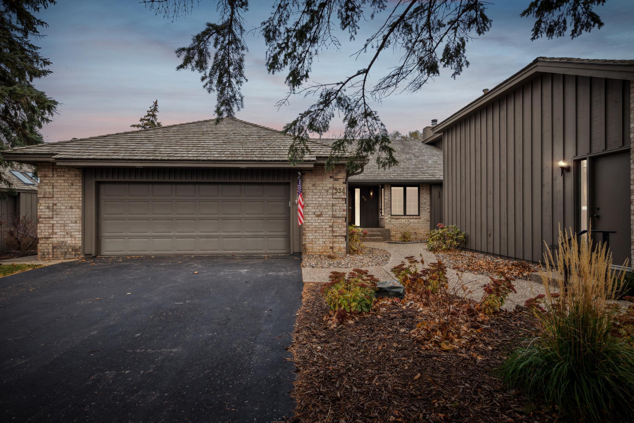 934 S Highview Circle