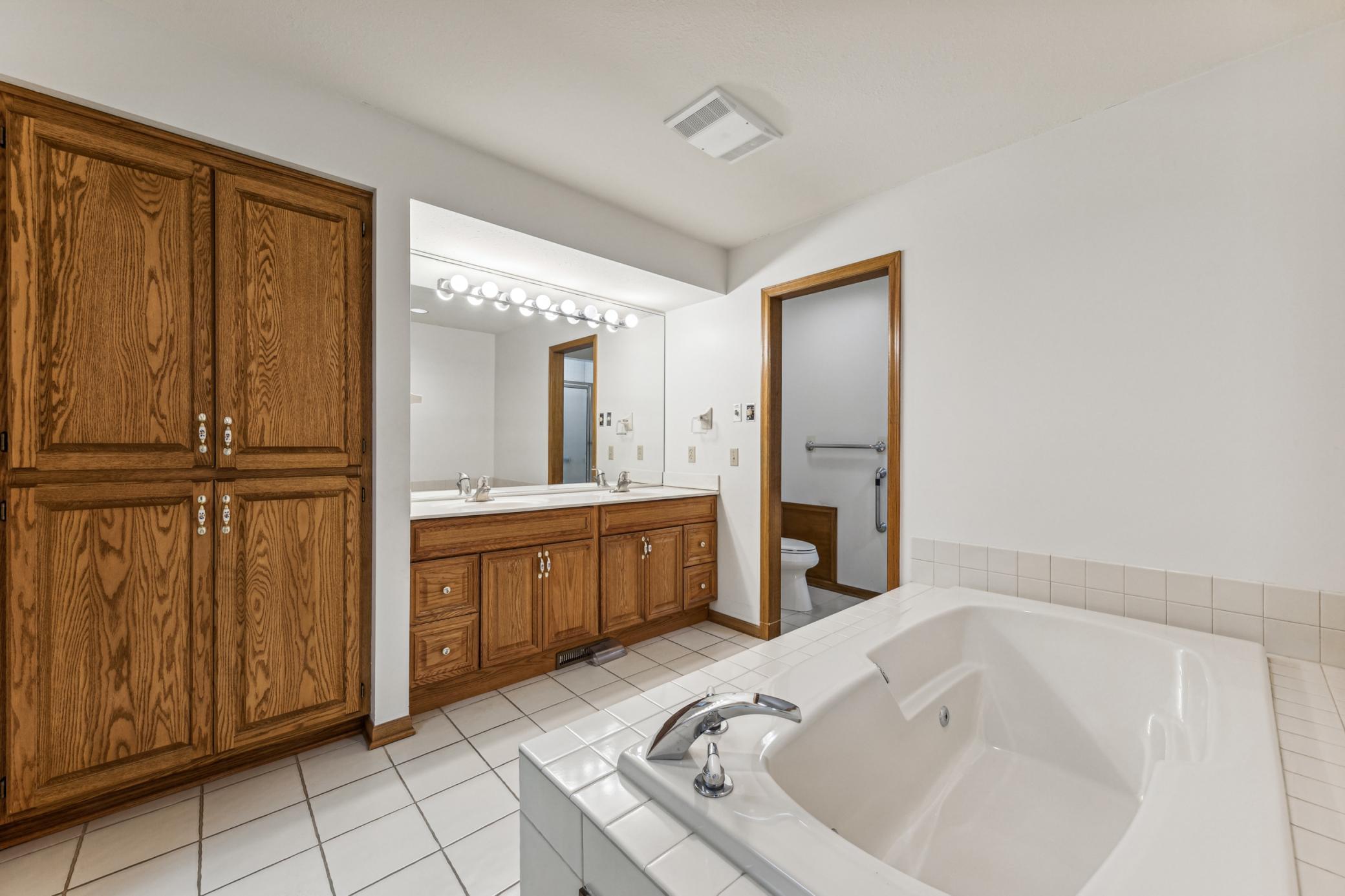 934 S Highview Circle