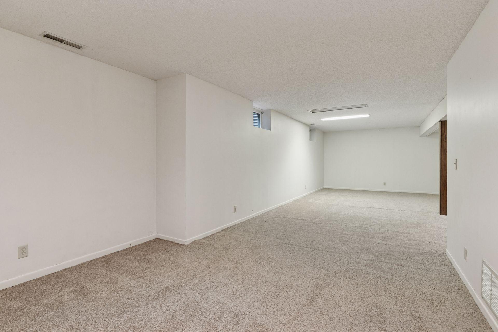 2700 Isle Royale Court