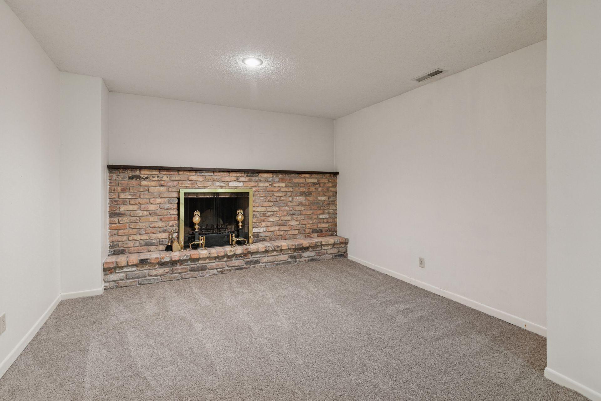 2700 Isle Royale Court