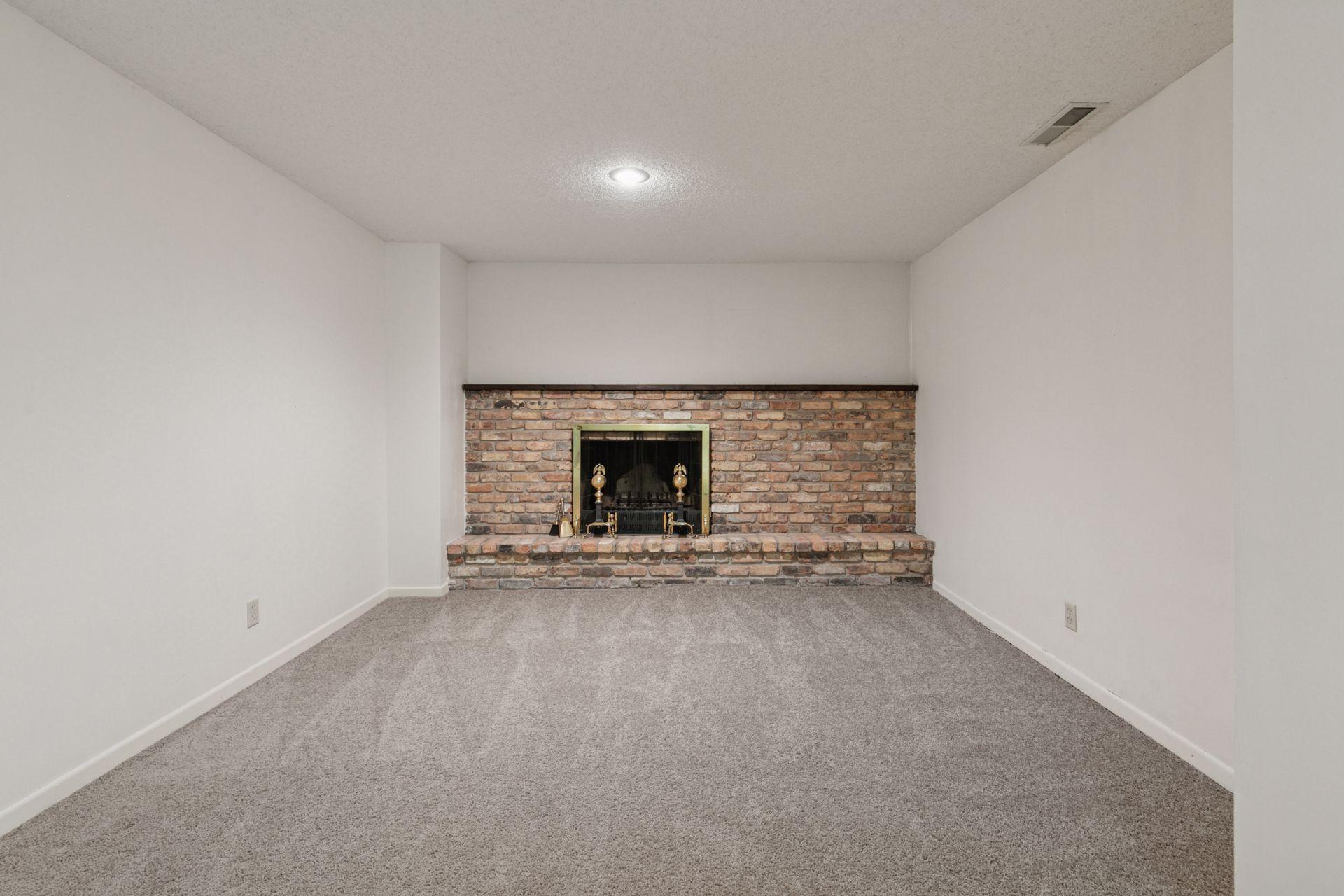2700 Isle Royale Court