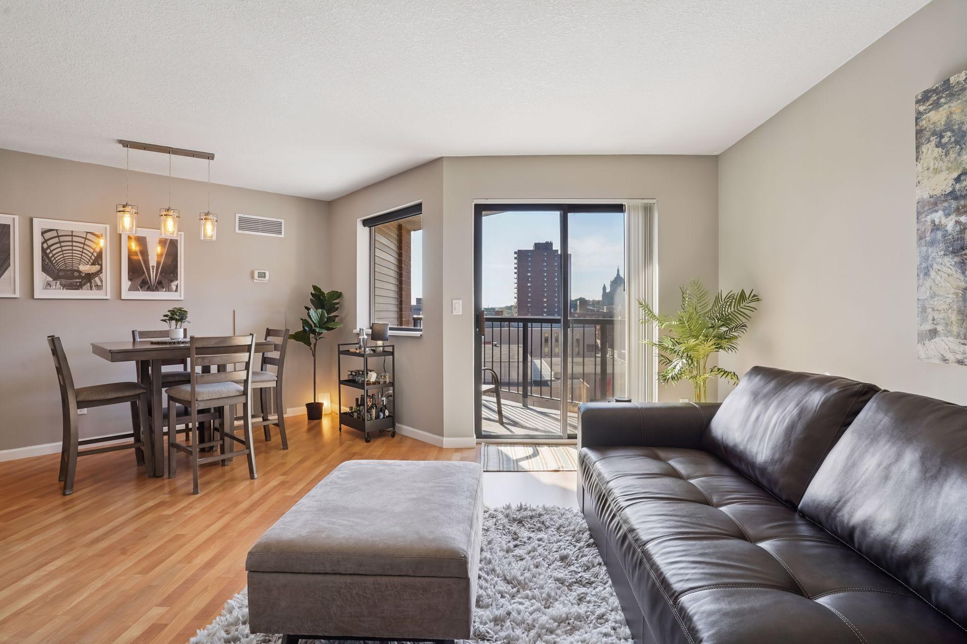 78 10th Street E Unit: 1010