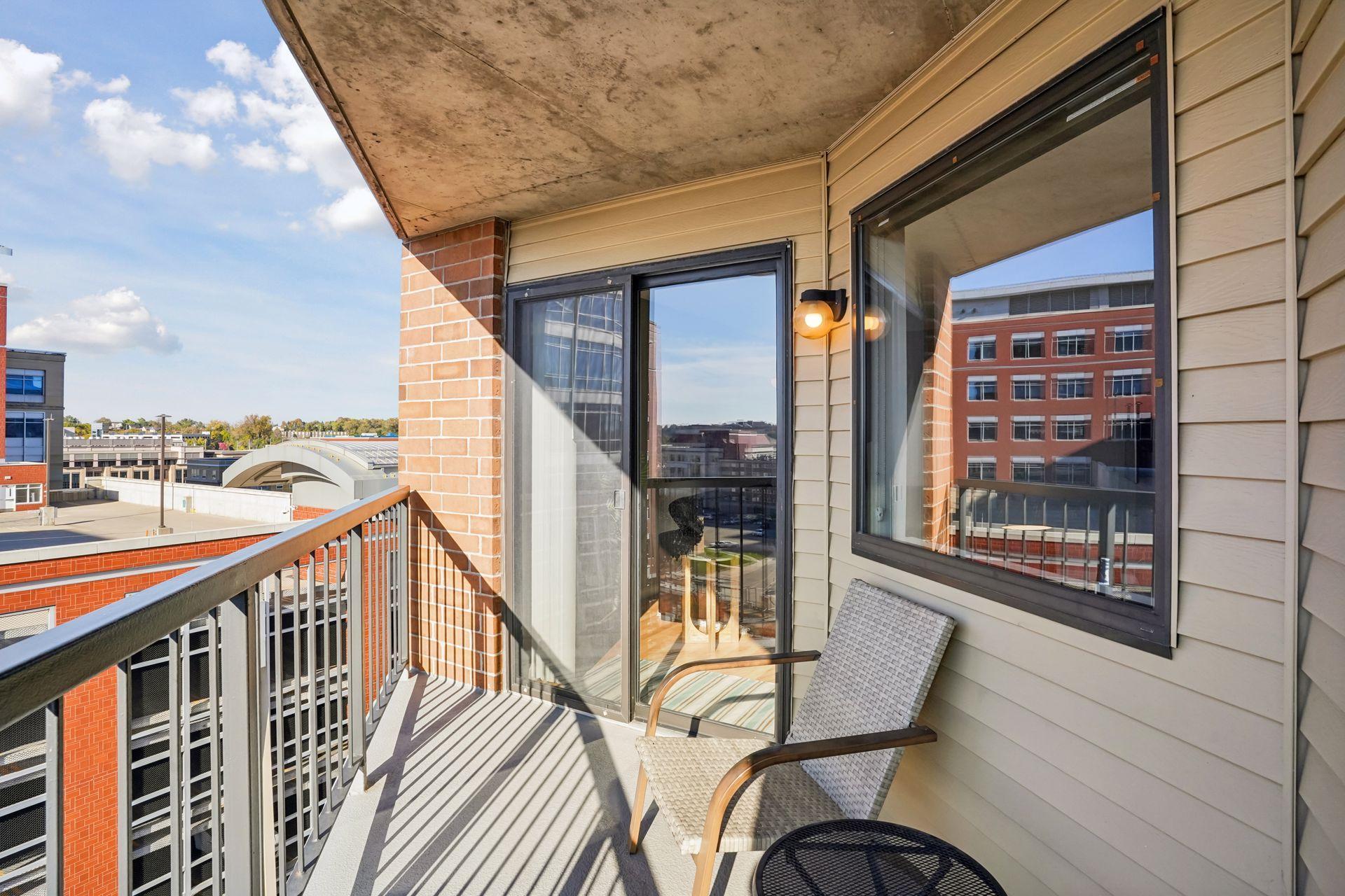 78 10th Street E Unit: 1010