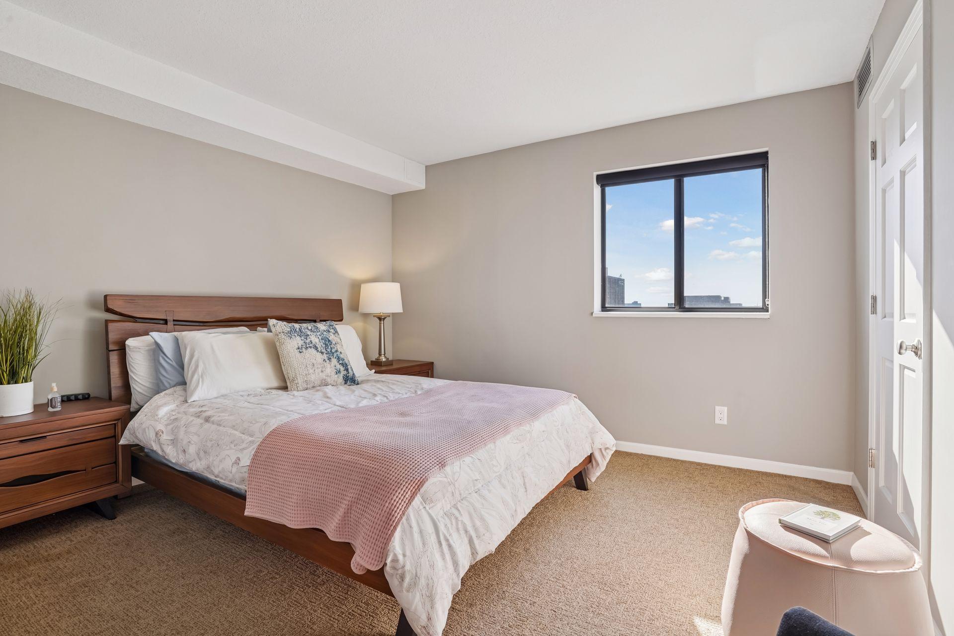 78 10th Street E Unit: 1010