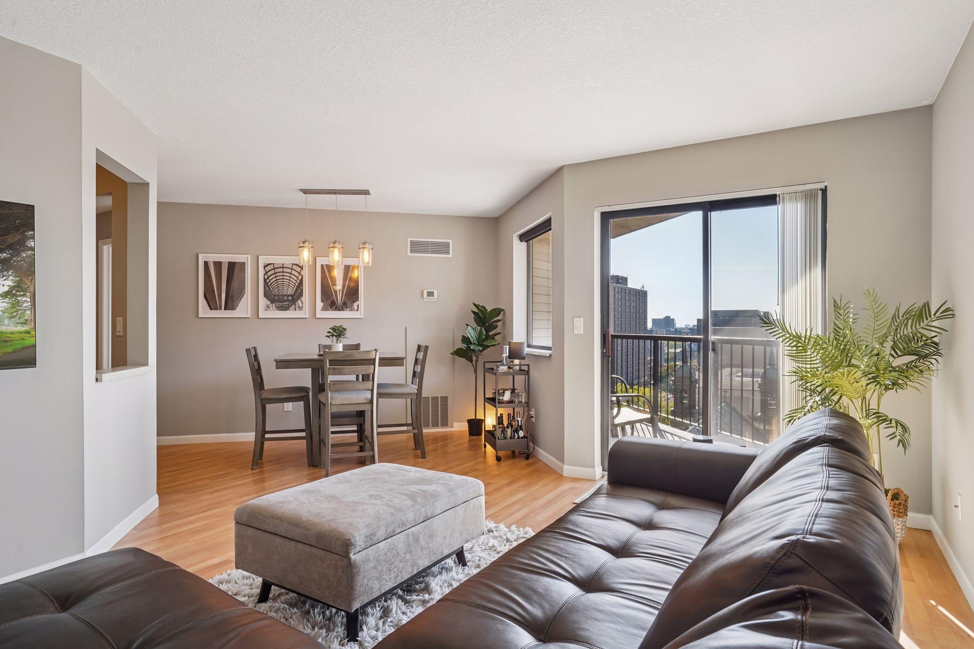 78 10th Street E Unit: 1010