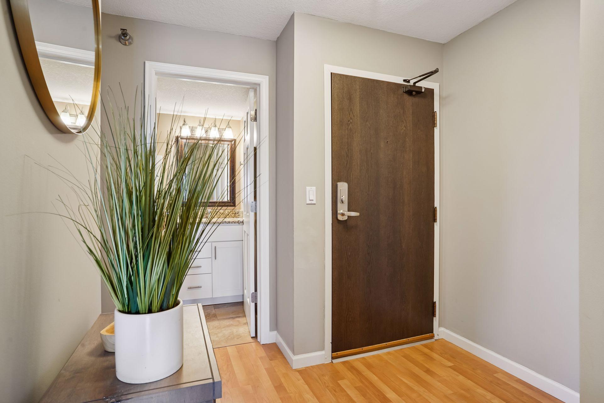 78 10th Street E Unit: 1010