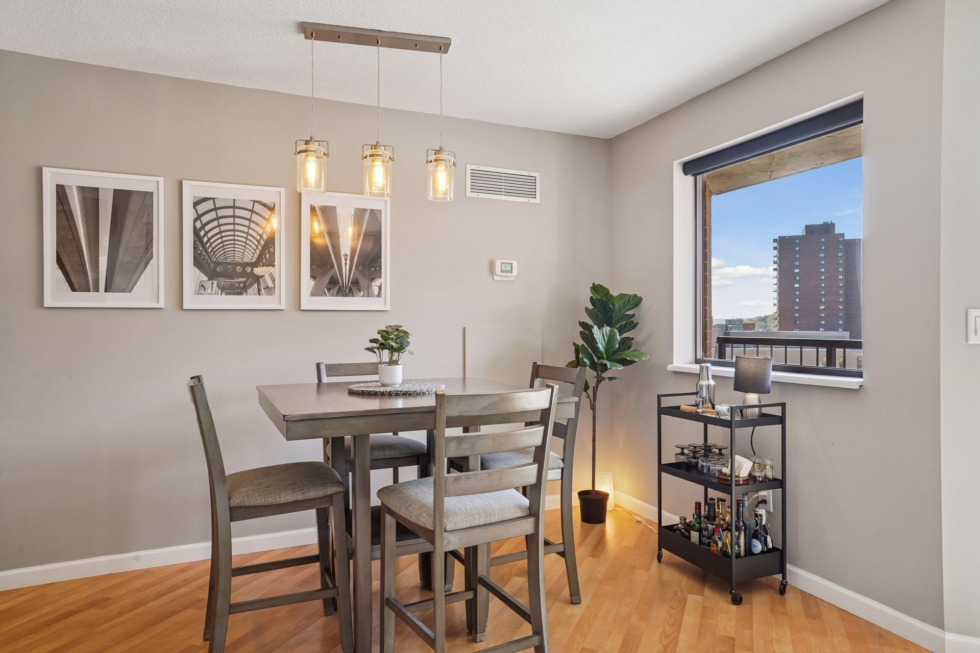 78 10th Street E Unit: 1010