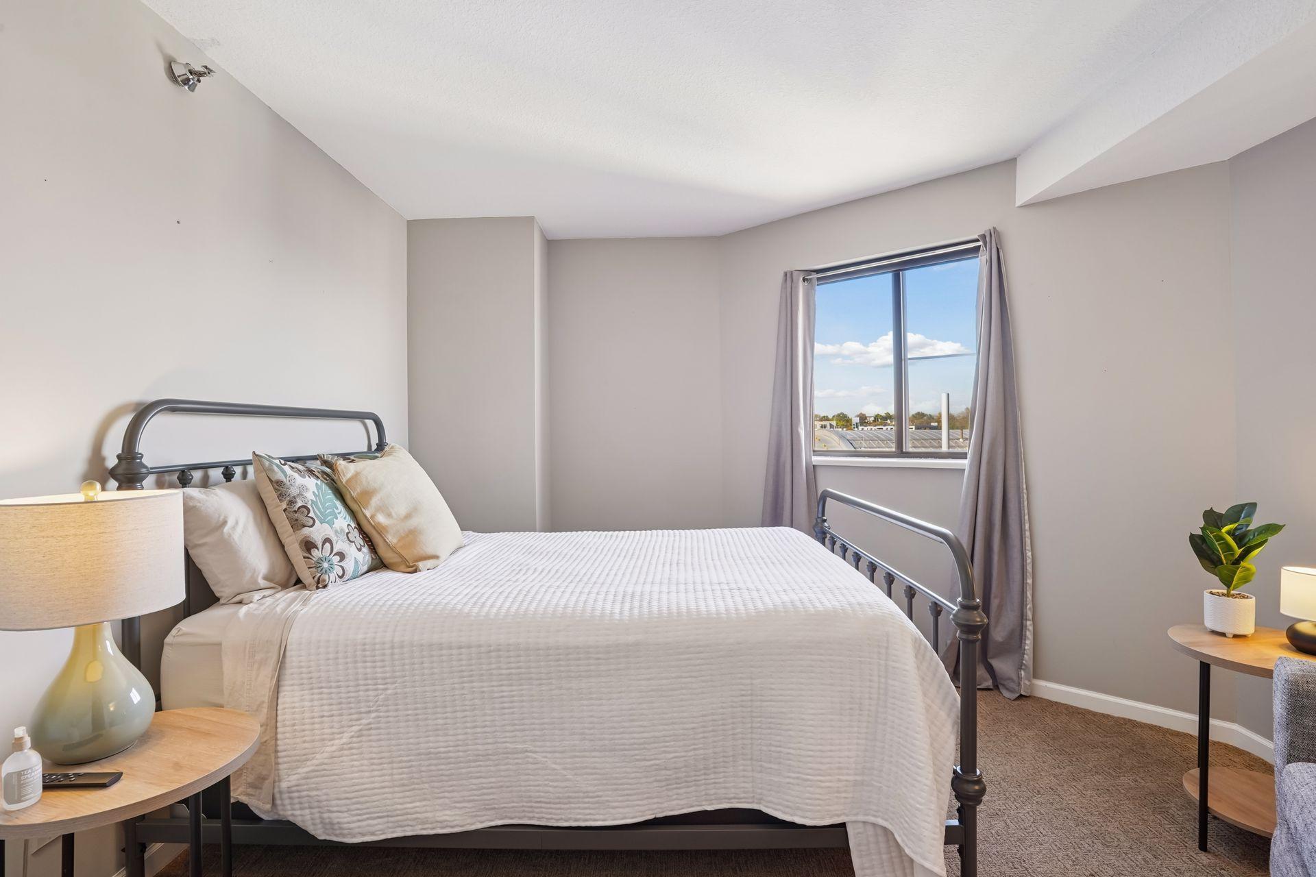 78 10th Street E Unit: 1010