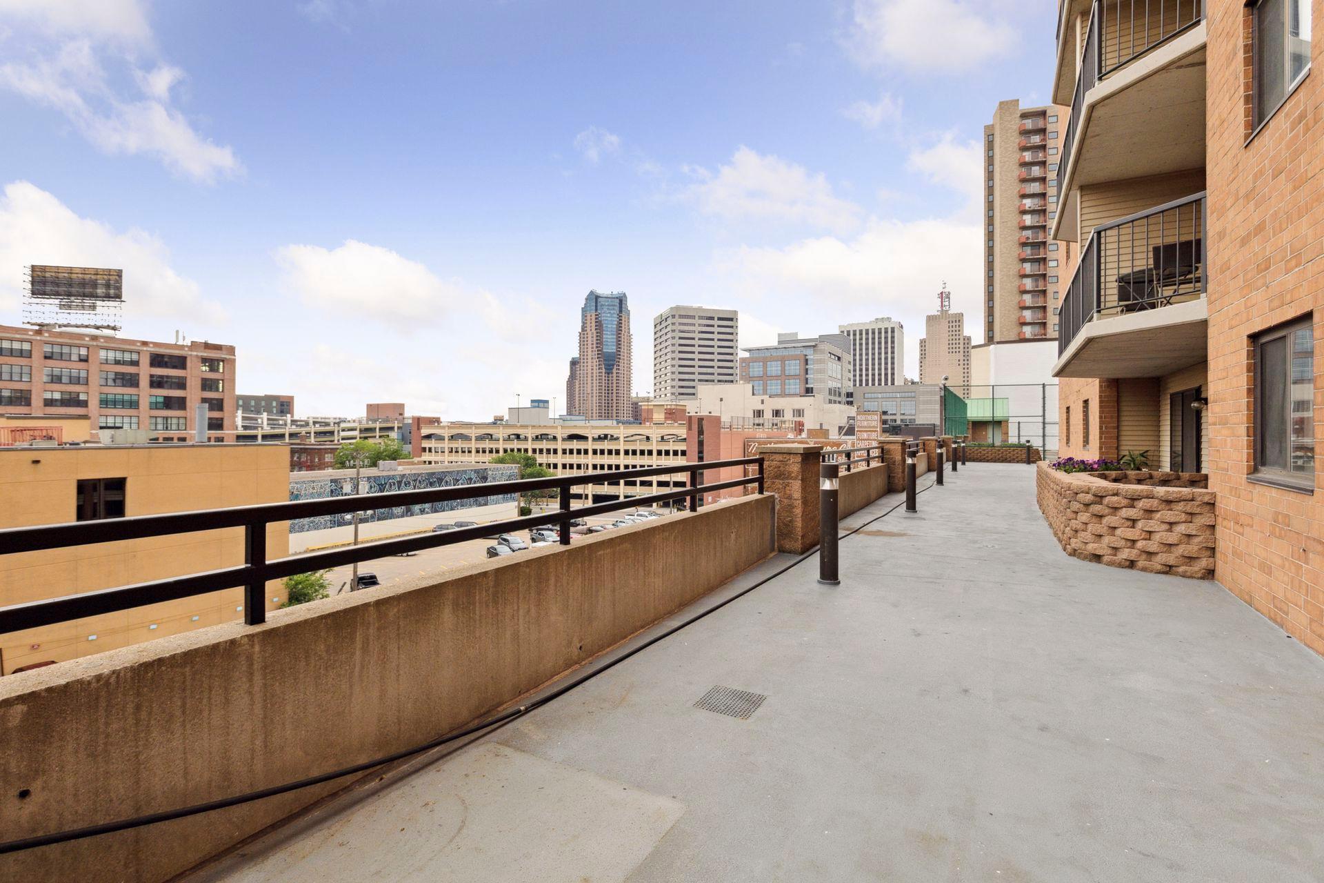 78 10th Street E Unit: 1010
