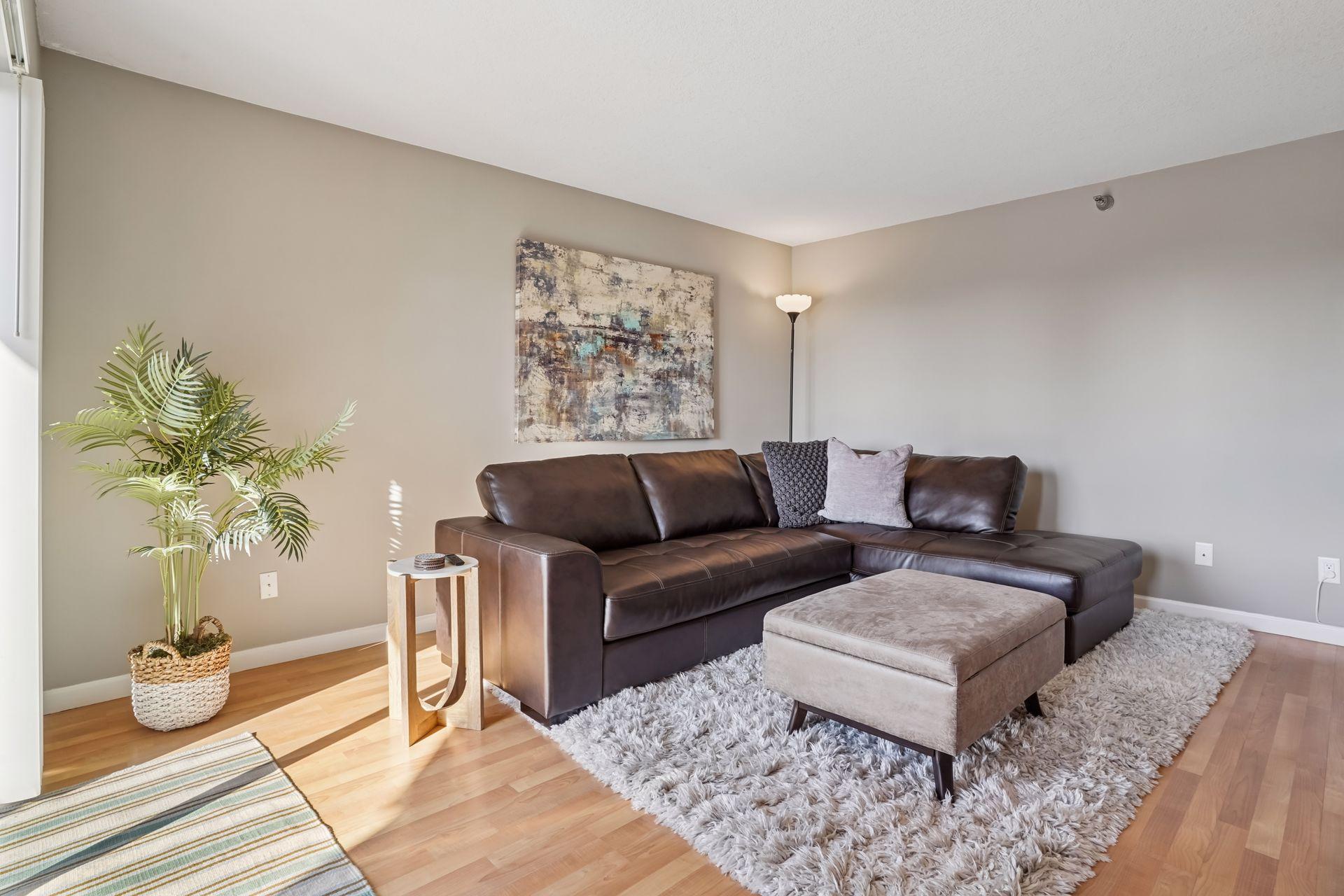 78 10th Street E Unit: 1010