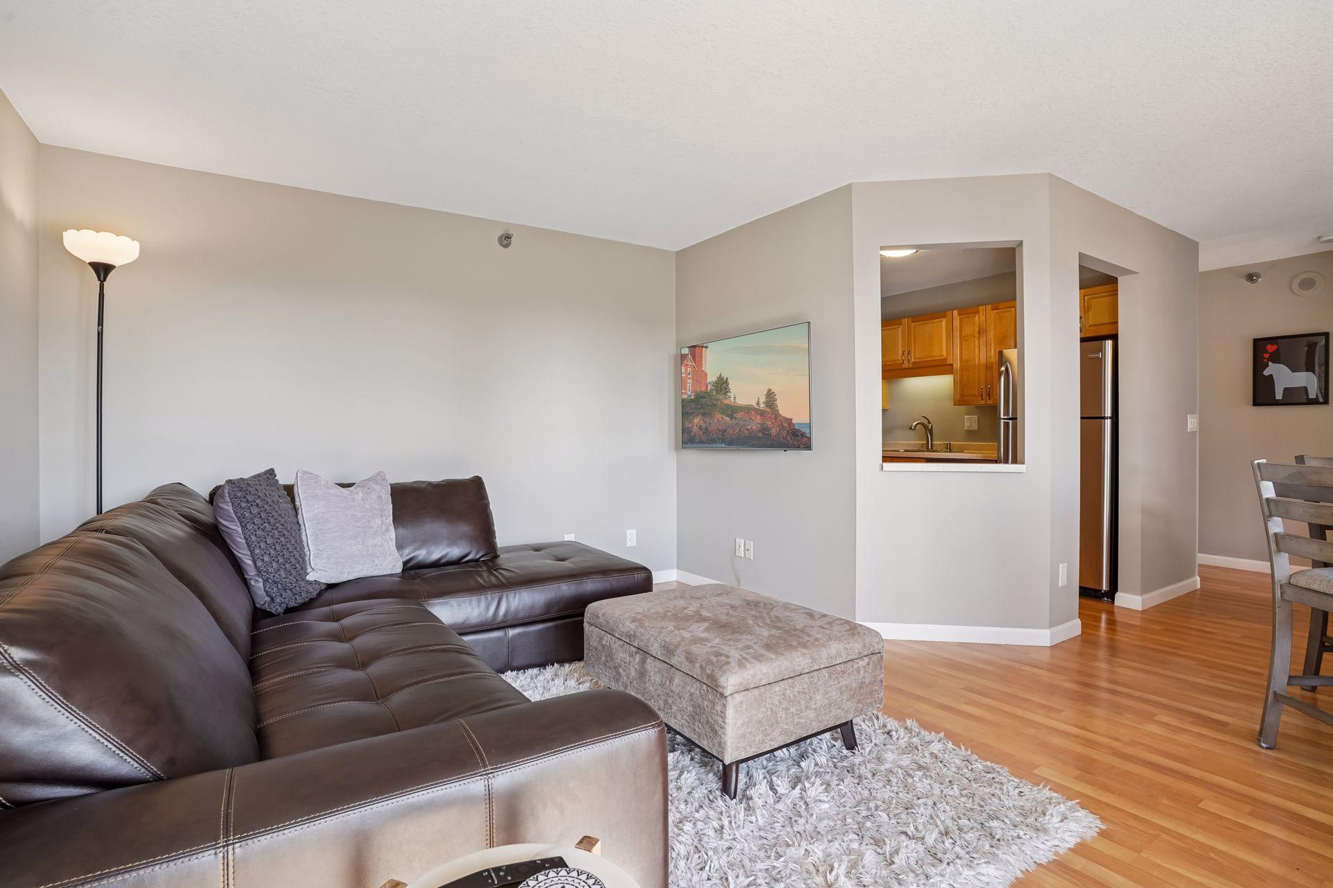 78 10th Street E Unit: 1010