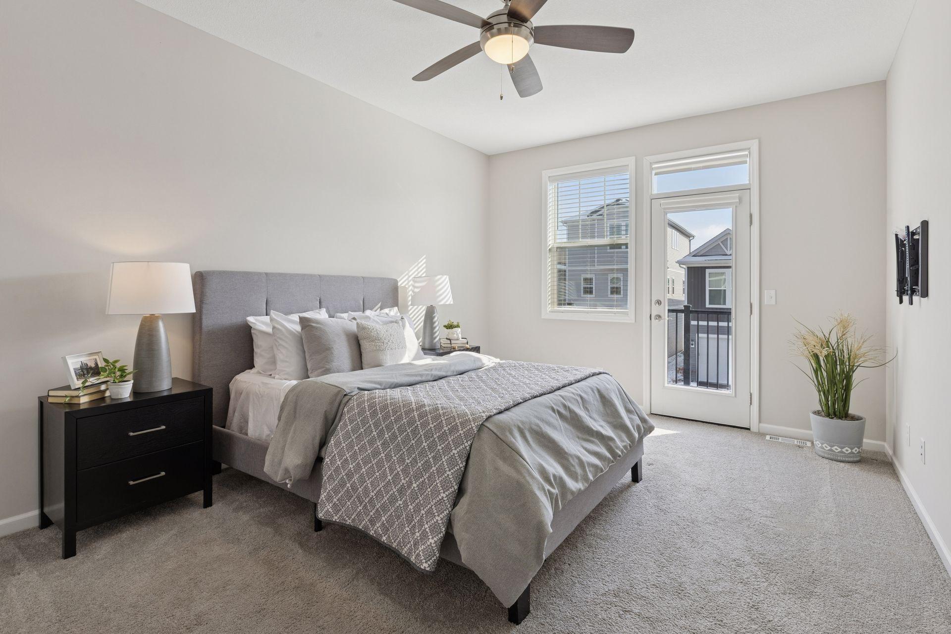 8060 Central Park Way N