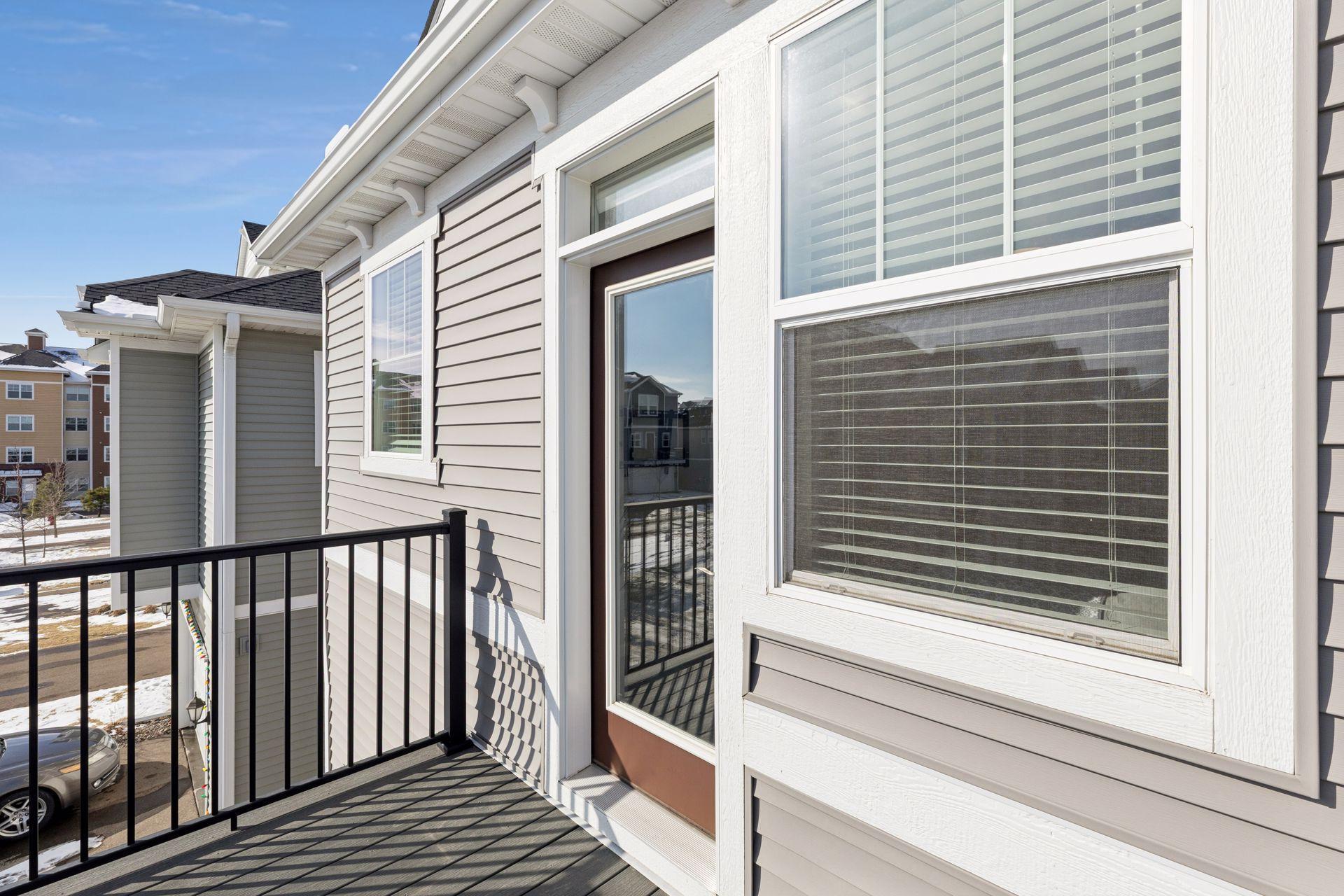 8060 Central Park Way N