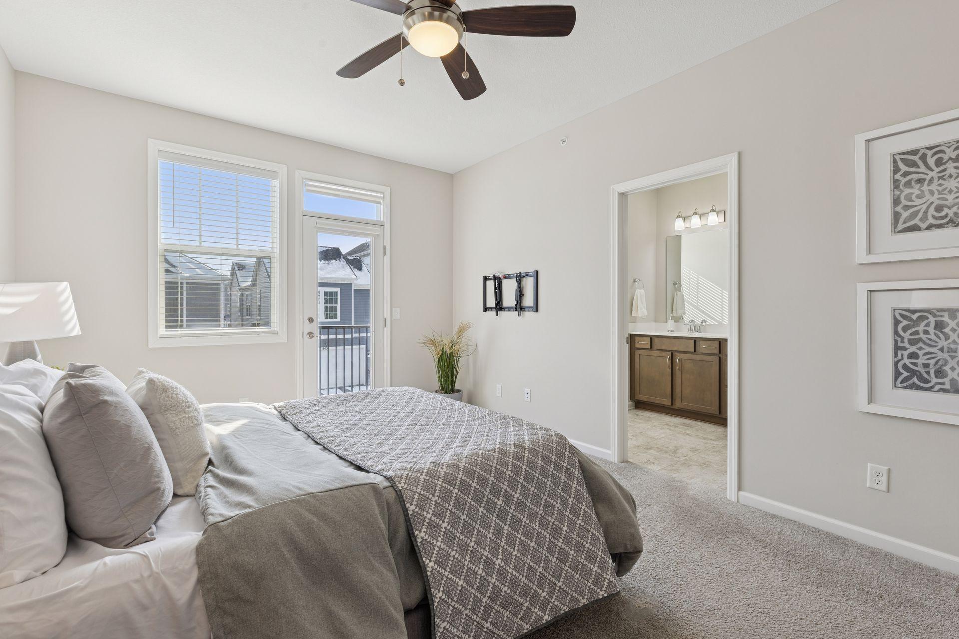 8060 Central Park Way N