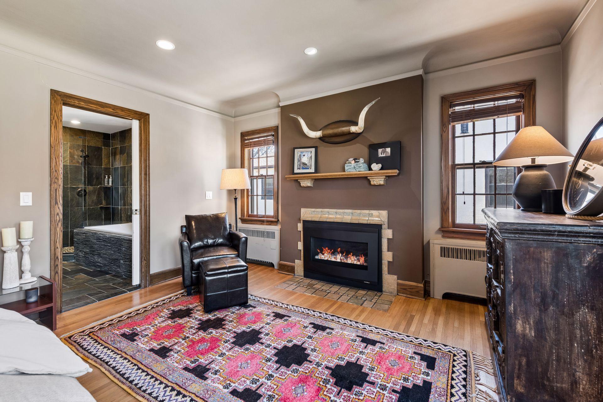 211 W Minnehaha Parkway