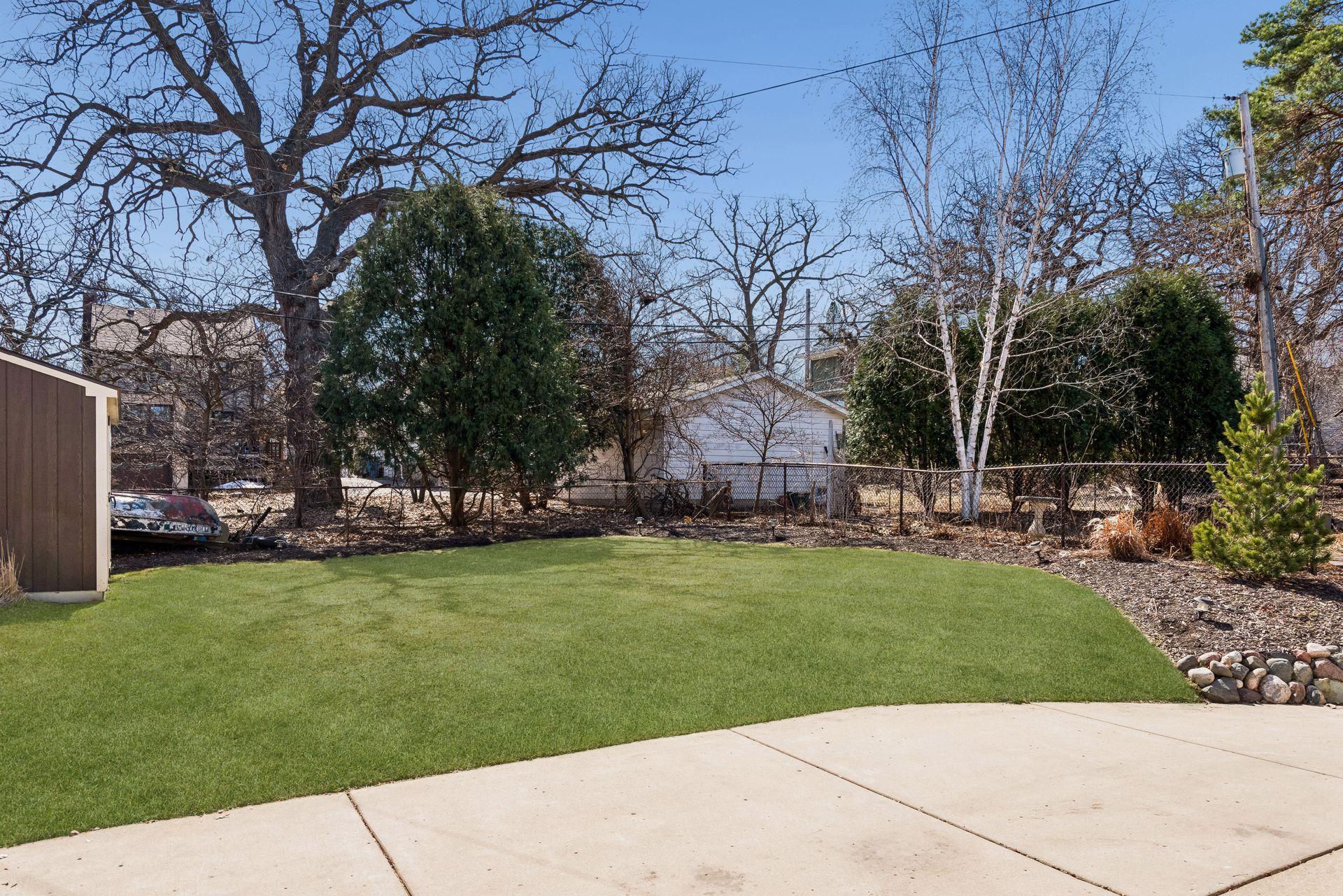 211 W Minnehaha Parkway