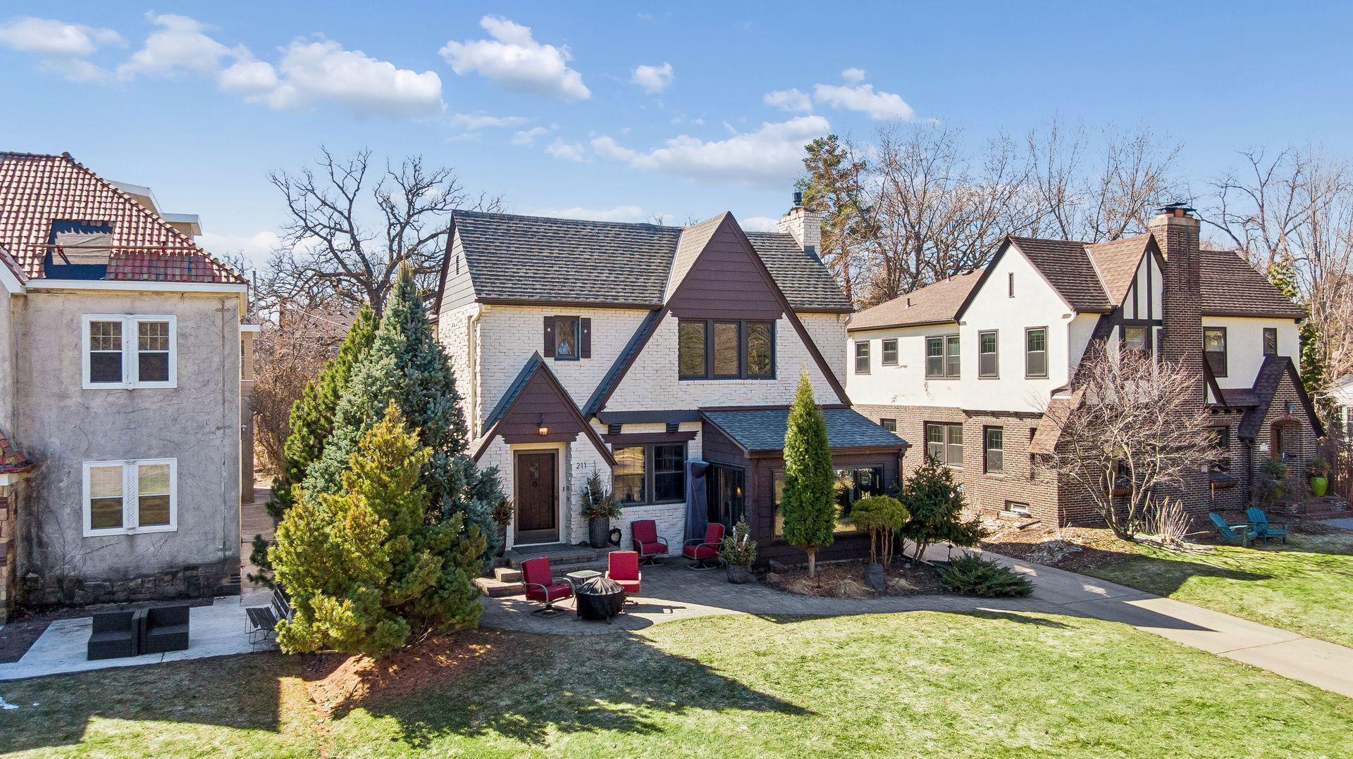 211 W Minnehaha Parkway